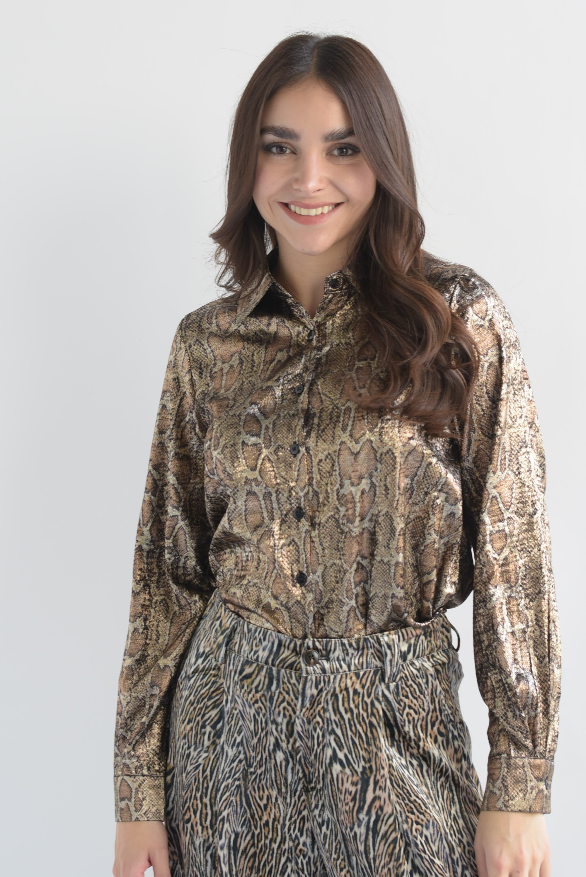 Camisa snake print metalizada Dorado