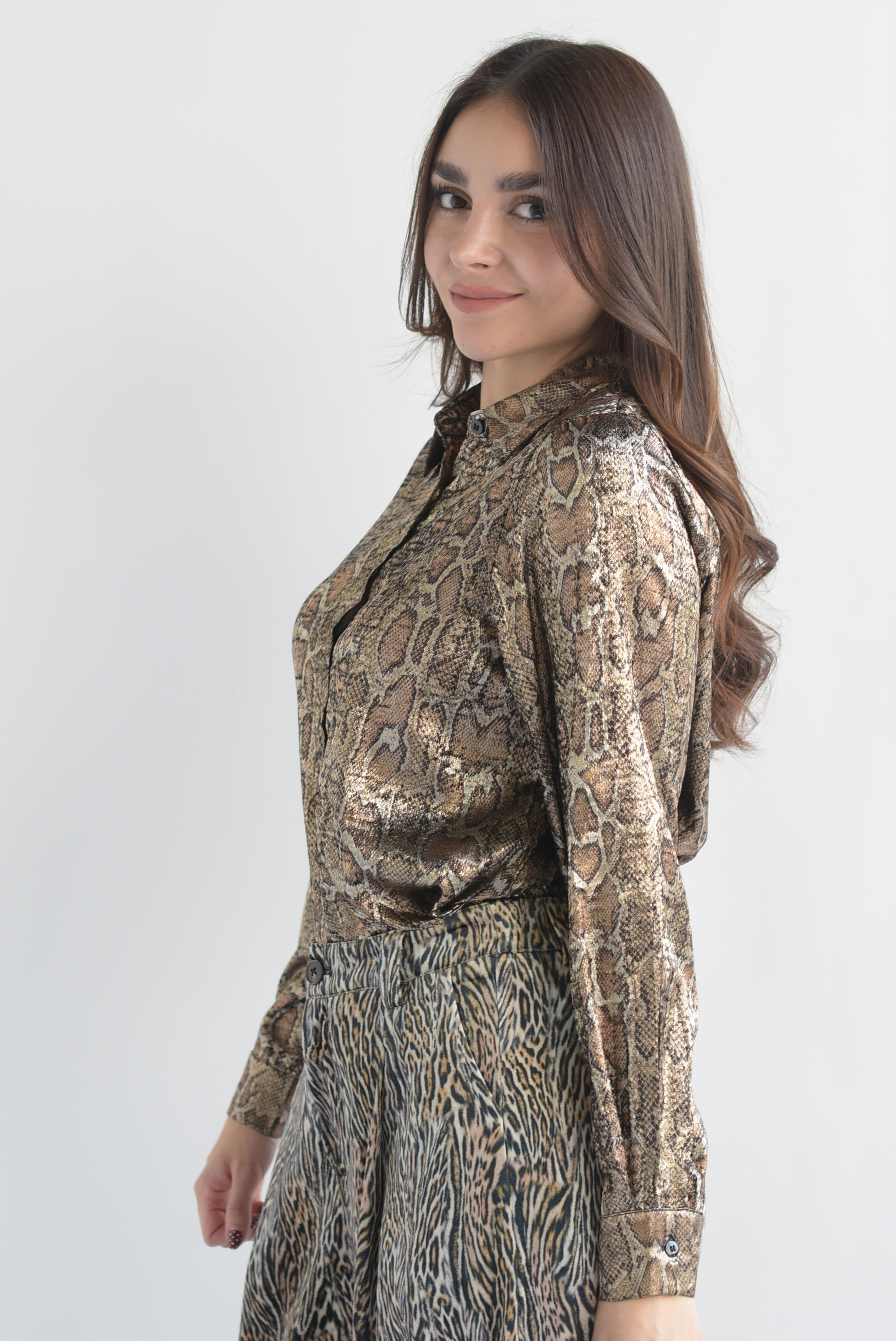 Camisa snake print metalizada Dorado