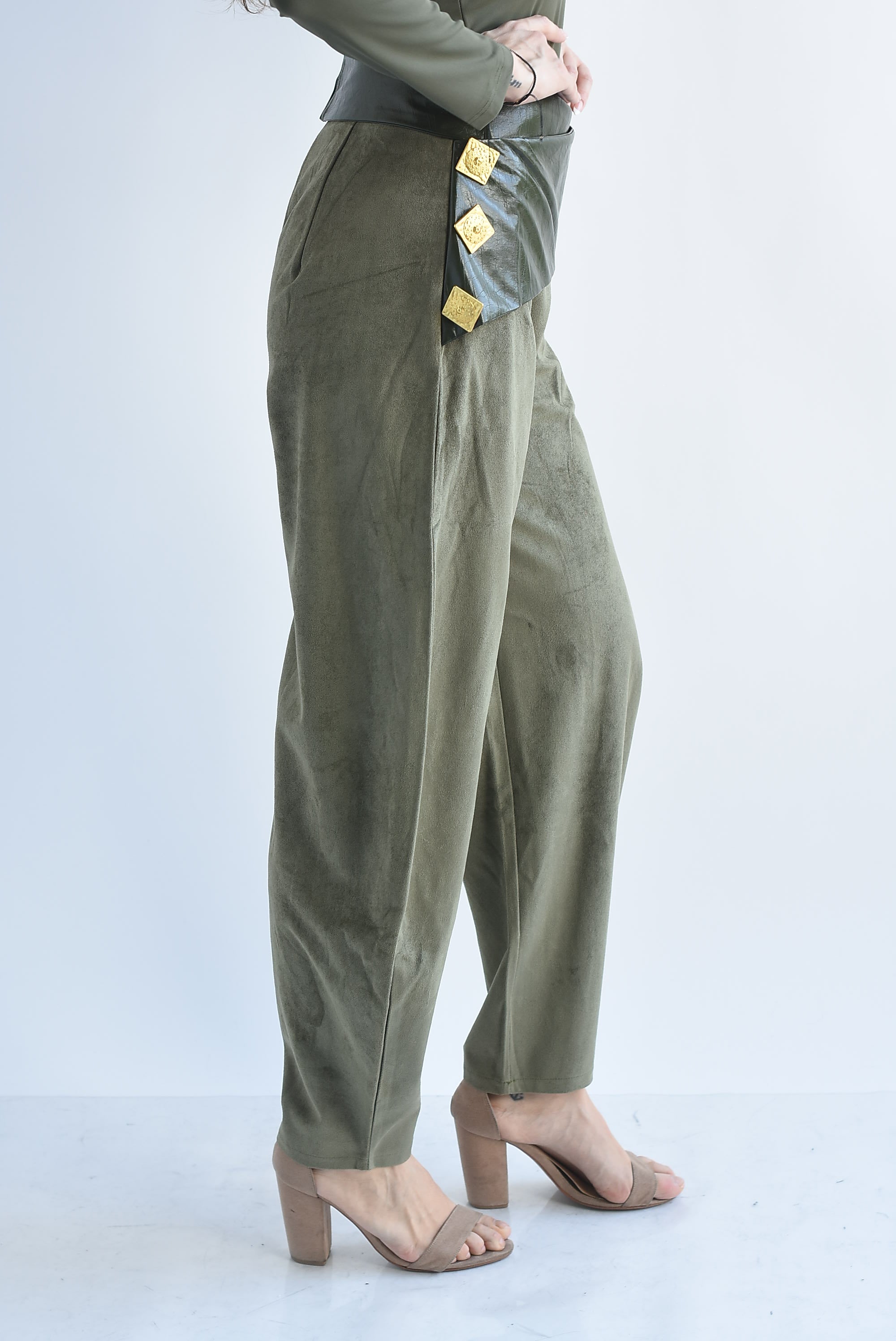 Pantalón barrel suede faldón vinipiel