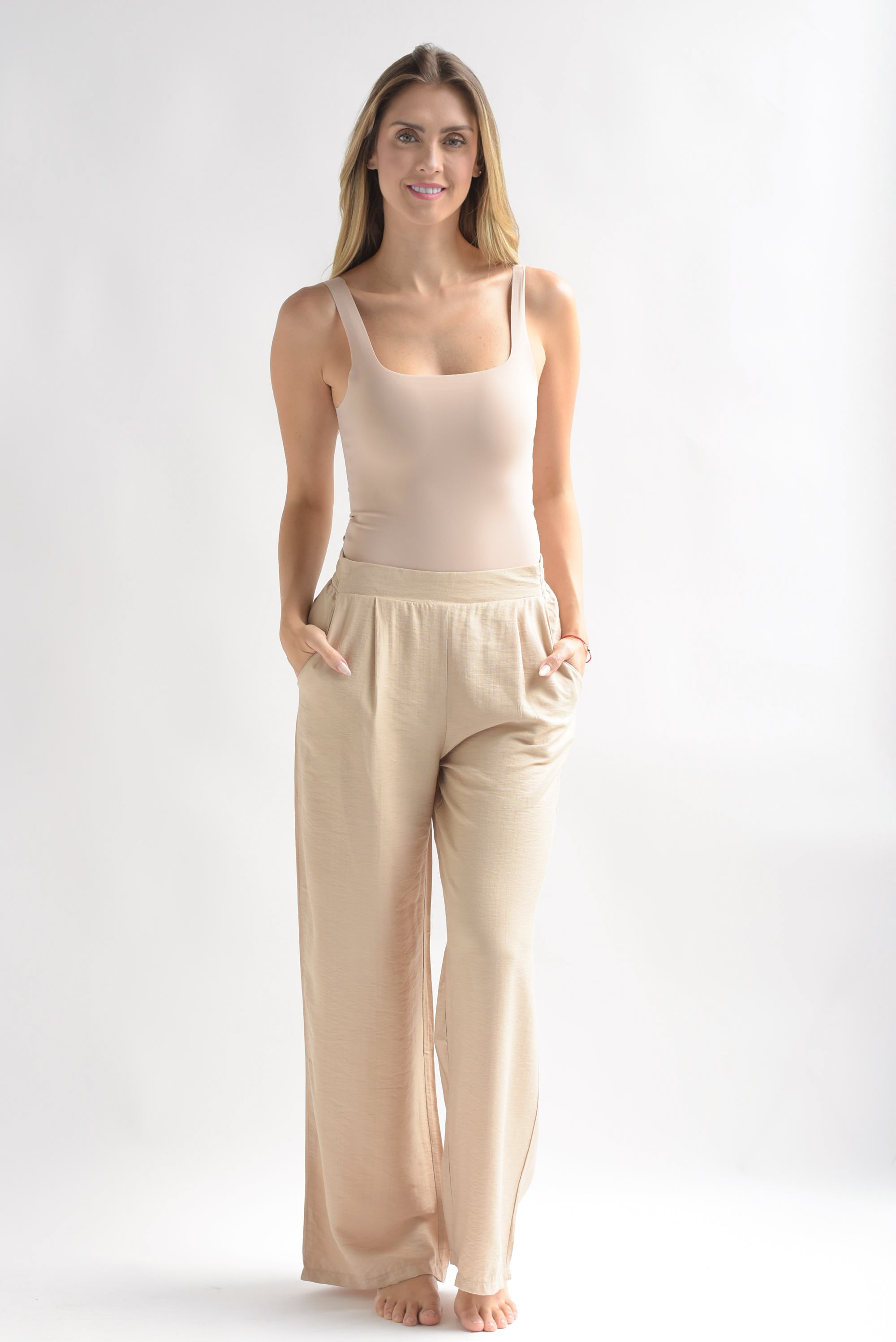 Pantalón apariencia arrugada Crudo