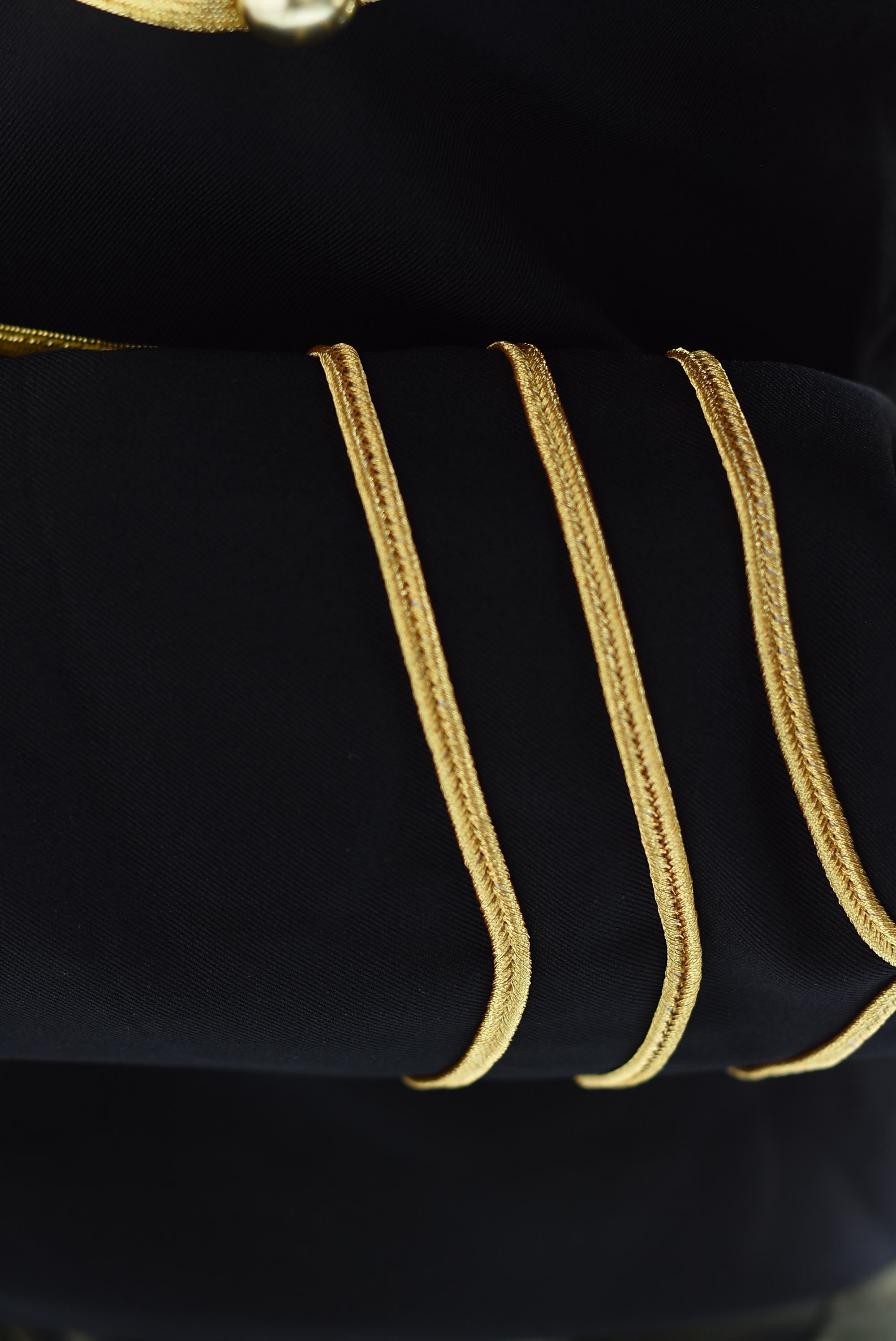 Blazer militar filo dorado