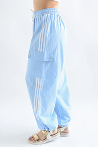 Fashion Styled Pantalón track parachute cargo Azul Baby