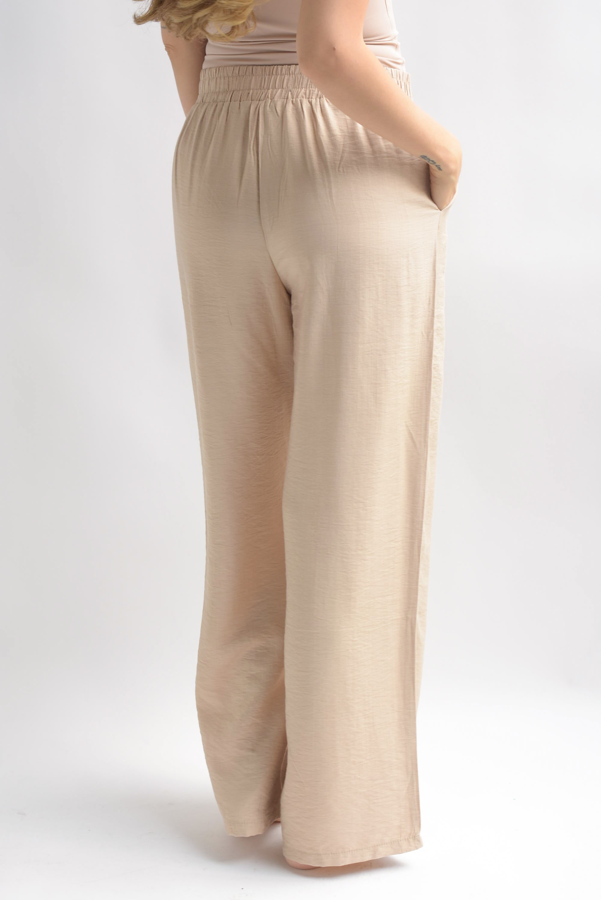 Pantalón apariencia arrugada Crudo