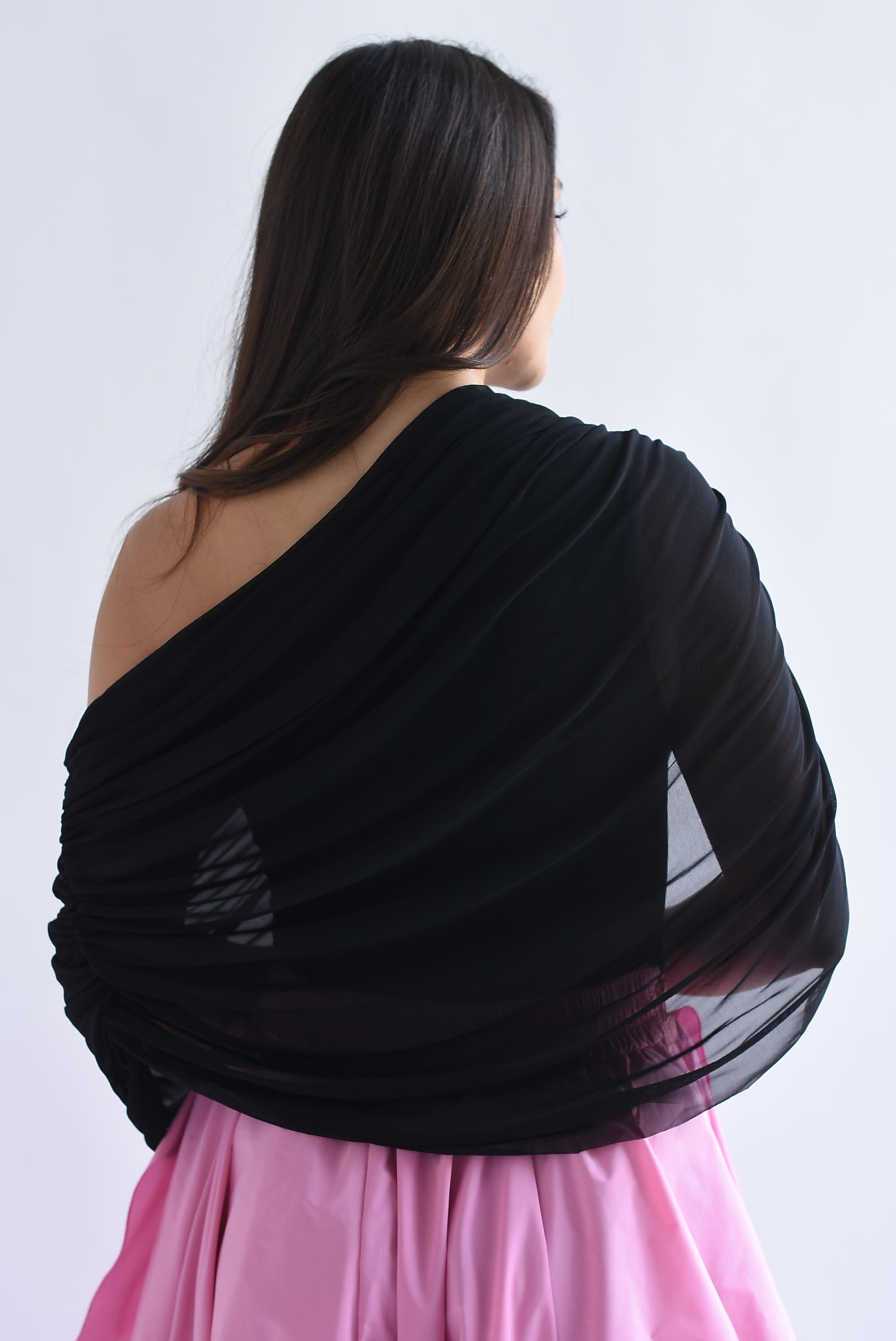 Body off-shoulder capa mesh drapeada