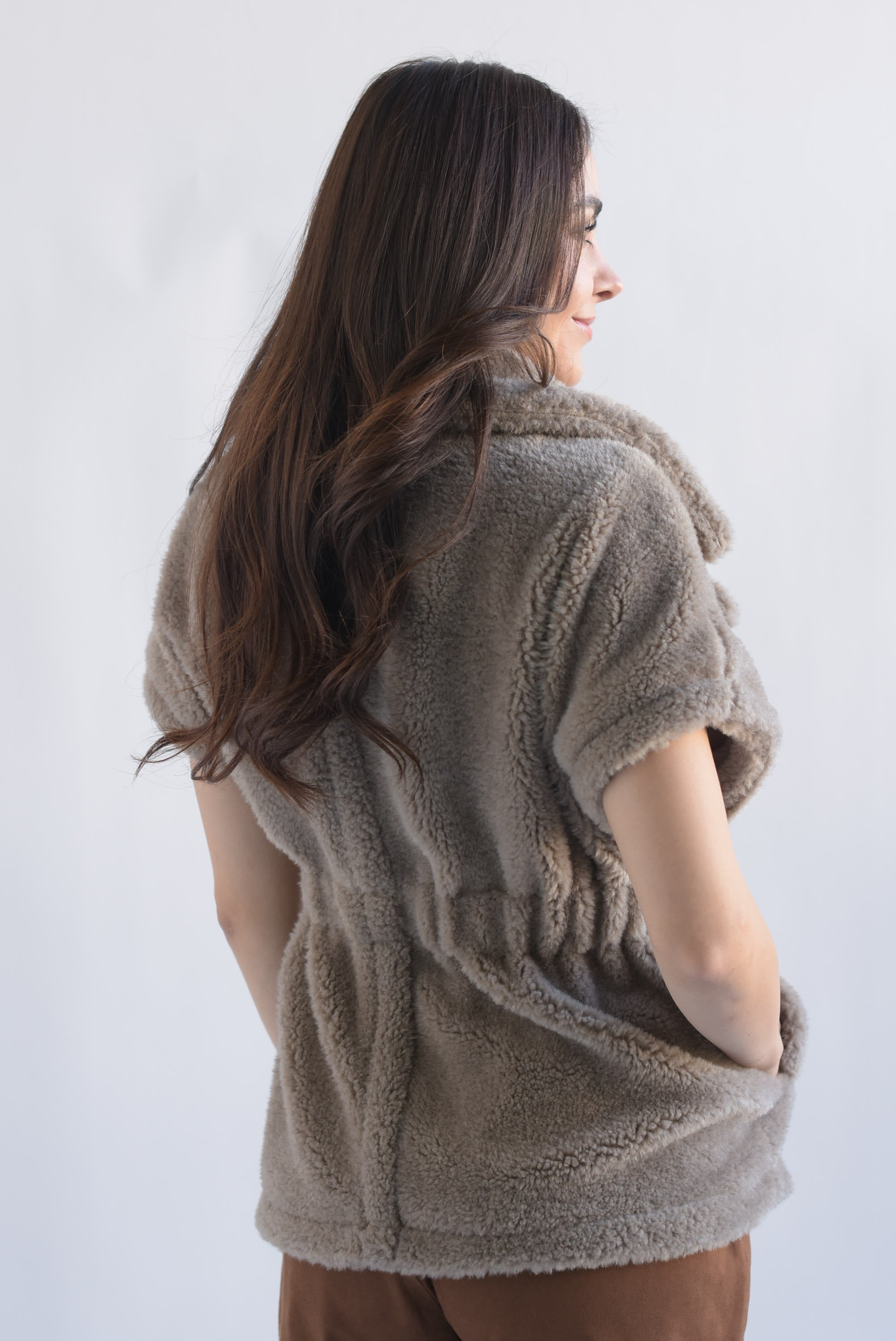 Chaleco fur cinturón vinipiel Moka