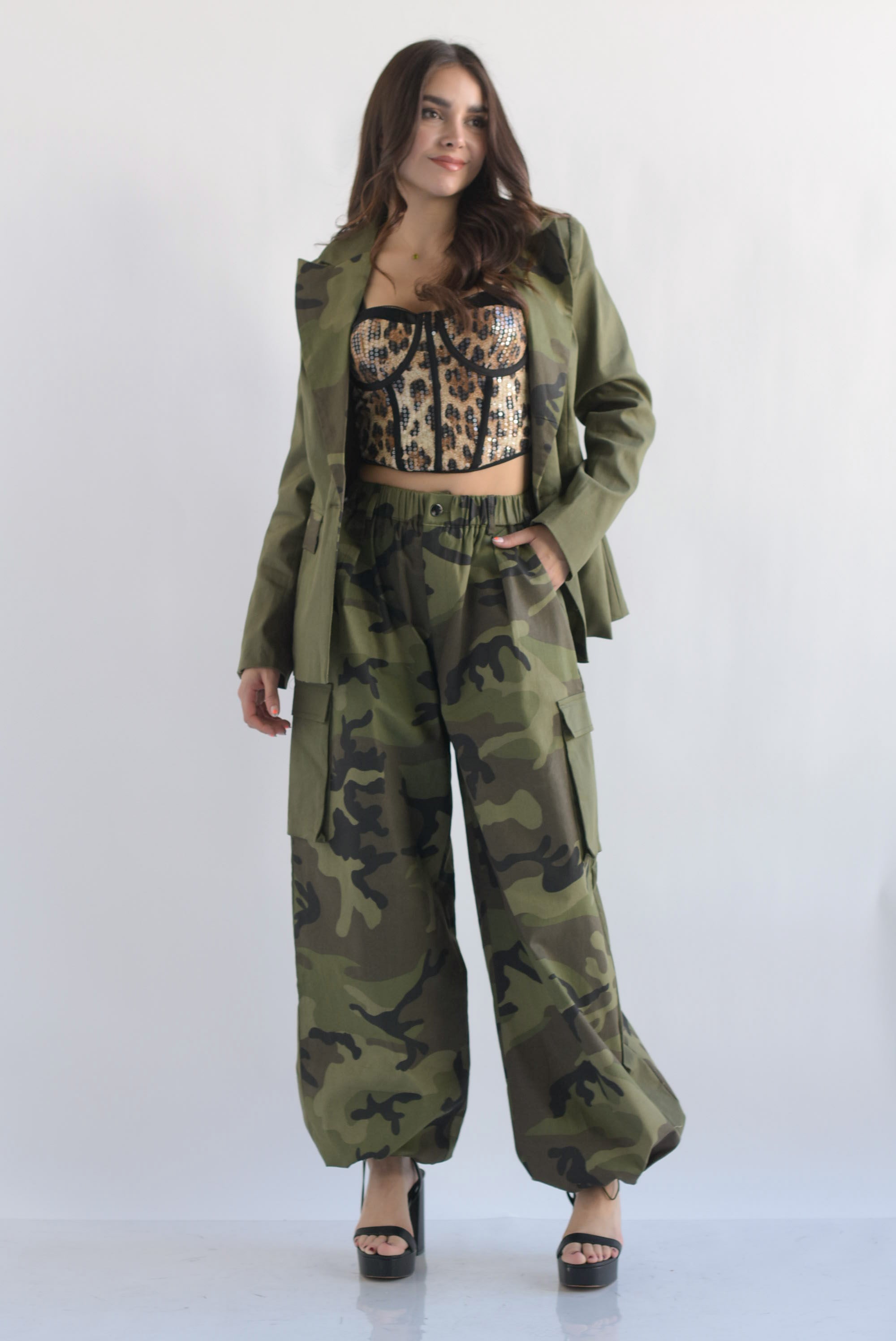 Set Pantalón súper wide y Blazer camuflaje Verde Olivo