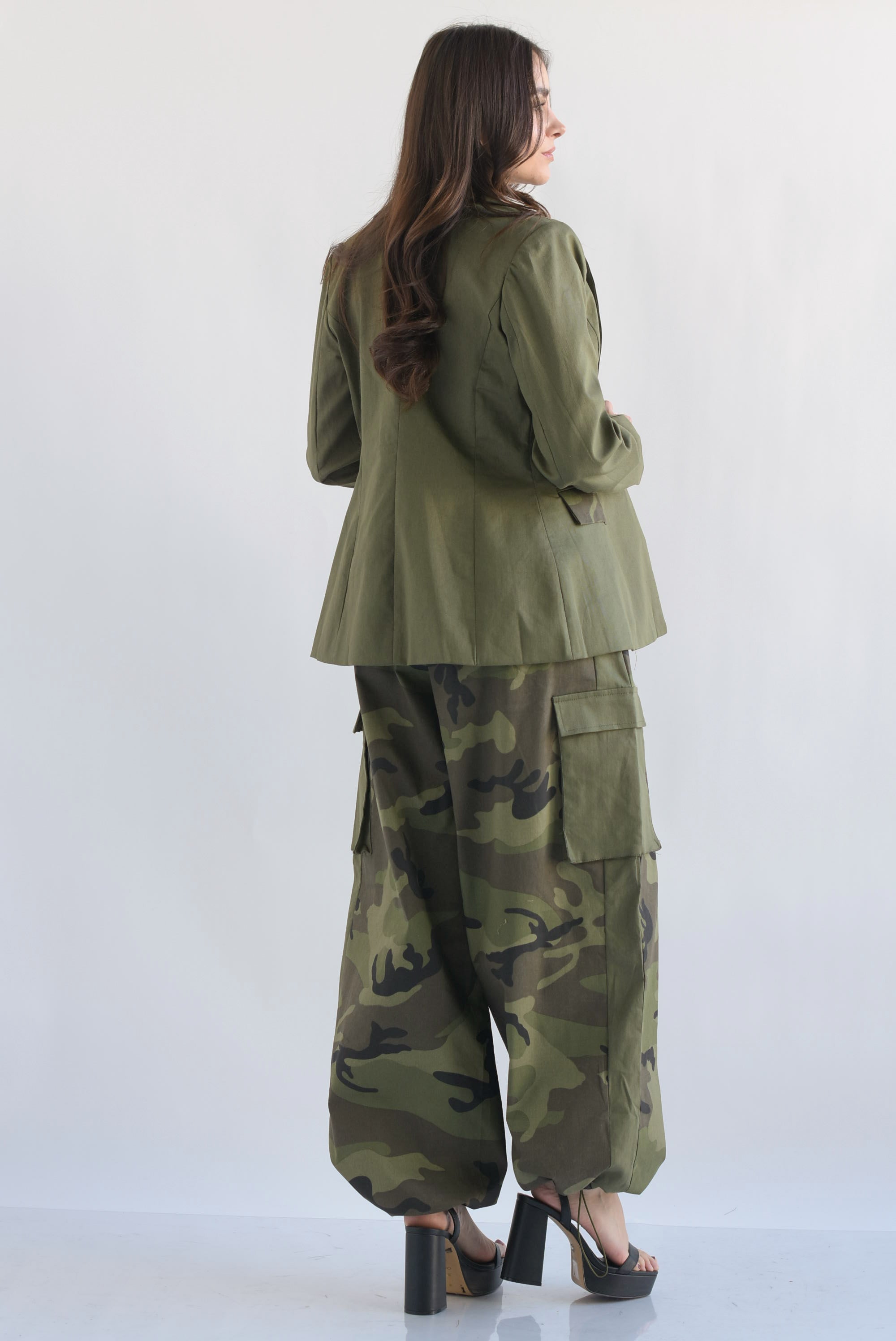 Set Pantalón súper wide y Blazer camuflaje Verde Olivo