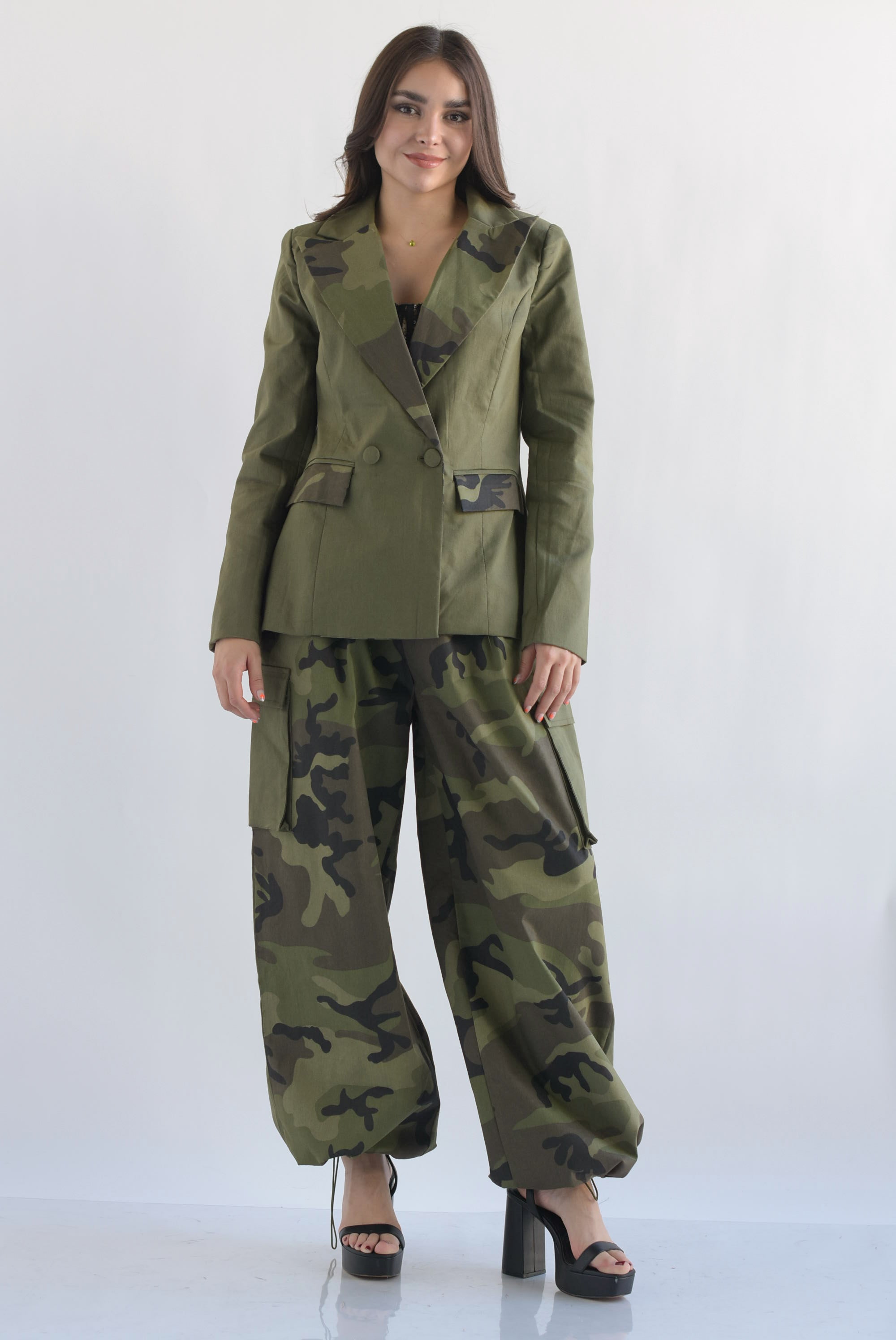 Set Pantalón súper wide y Blazer camuflaje Verde Olivo