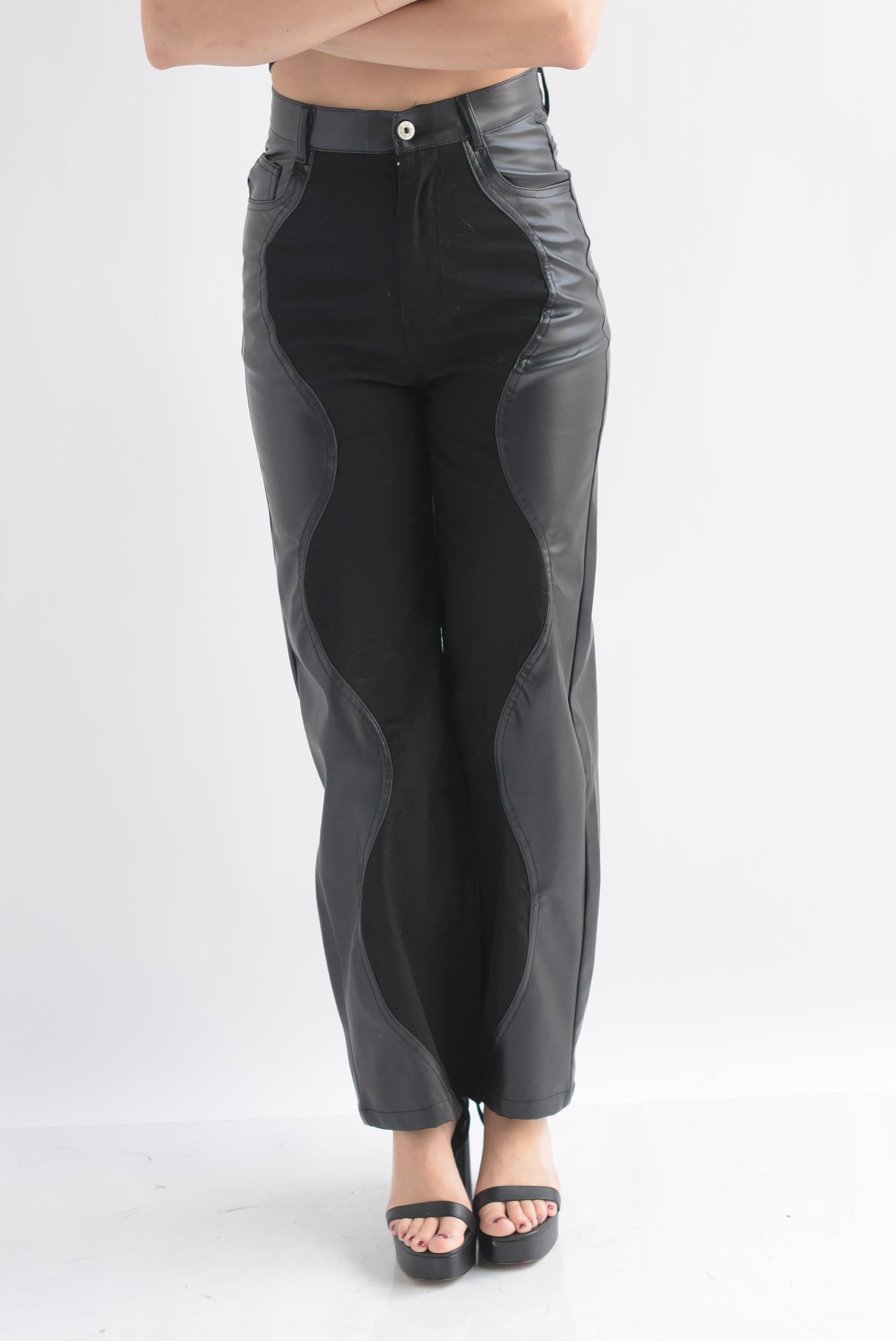 Pantalón ondas vinipiel Negro