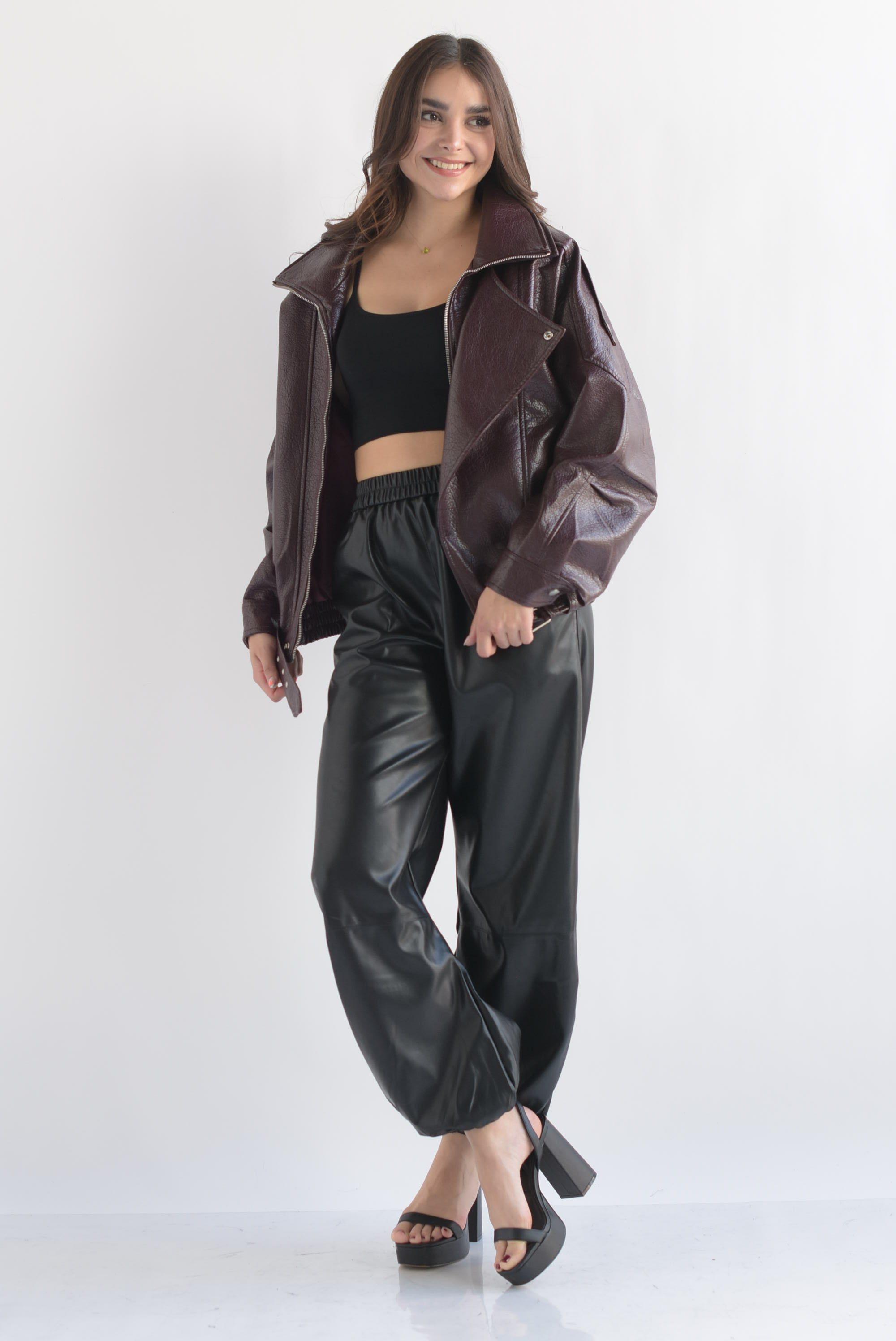 Pantalón globo vinipiel costuras Negro