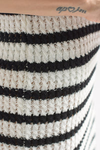 Fashion Styled Vestido largo crochet líneas Black & White