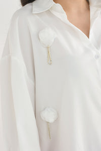 Fashion Styled Camisa larga Flor y Brillos Blanca