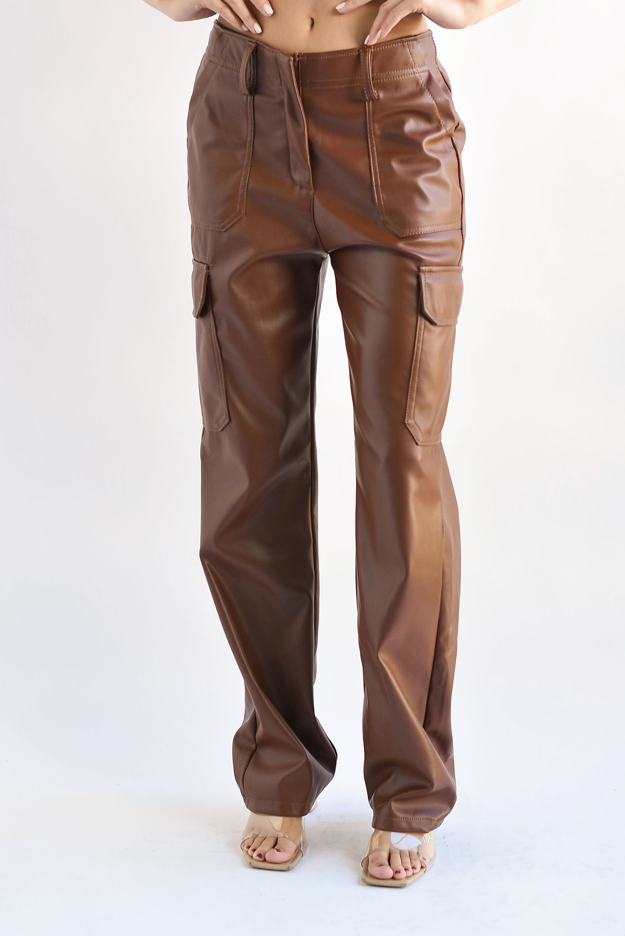 Pantalón cargo vinipiel Café