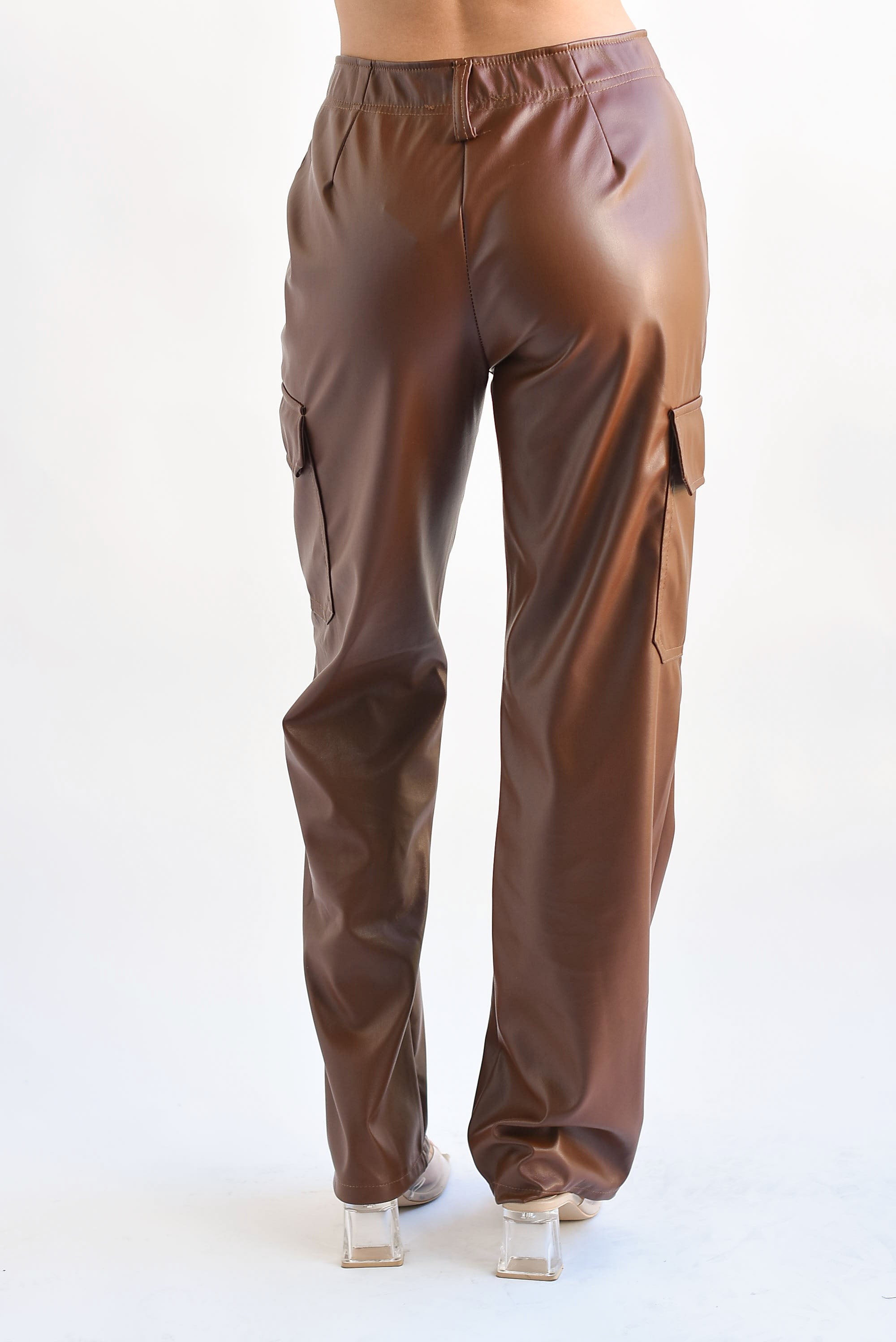 Pantalón cargo vinipiel Café