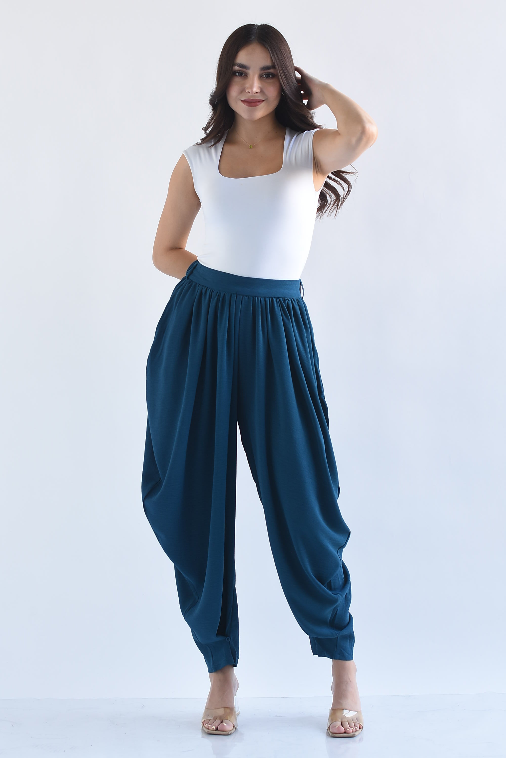 Pantalón globo tobillo botón