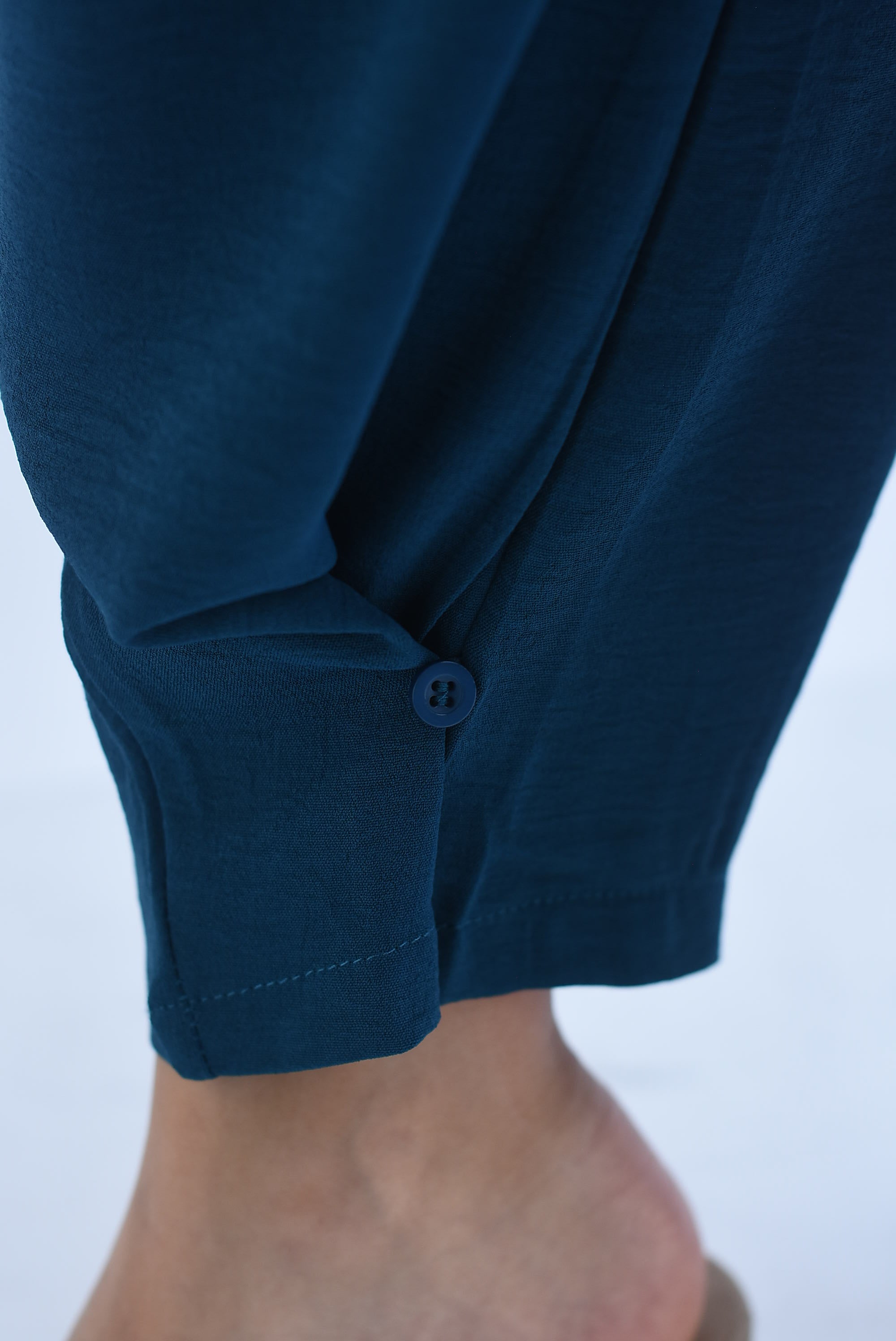 Pantalón globo tobillo botón