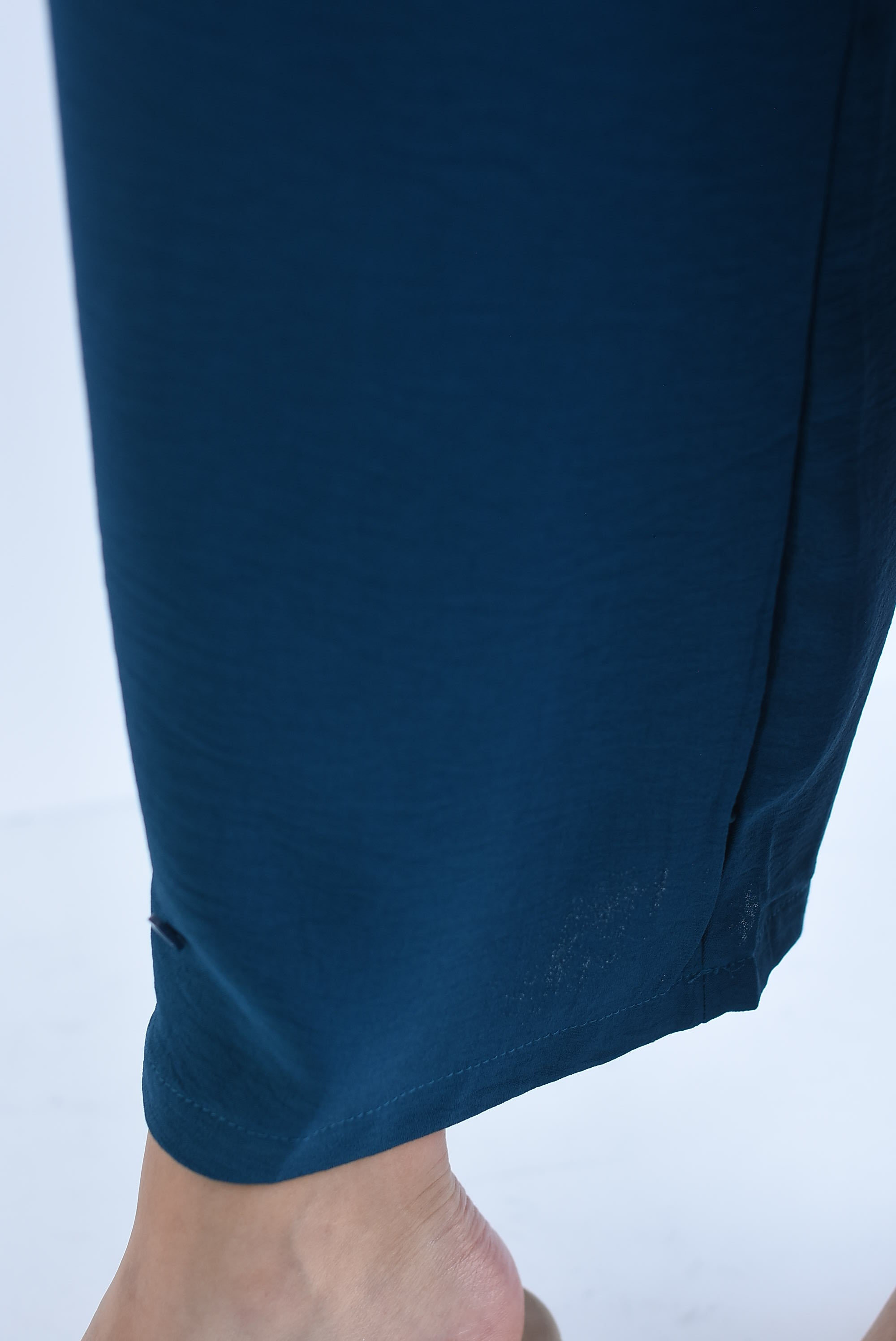 Pantalón globo tobillo botón