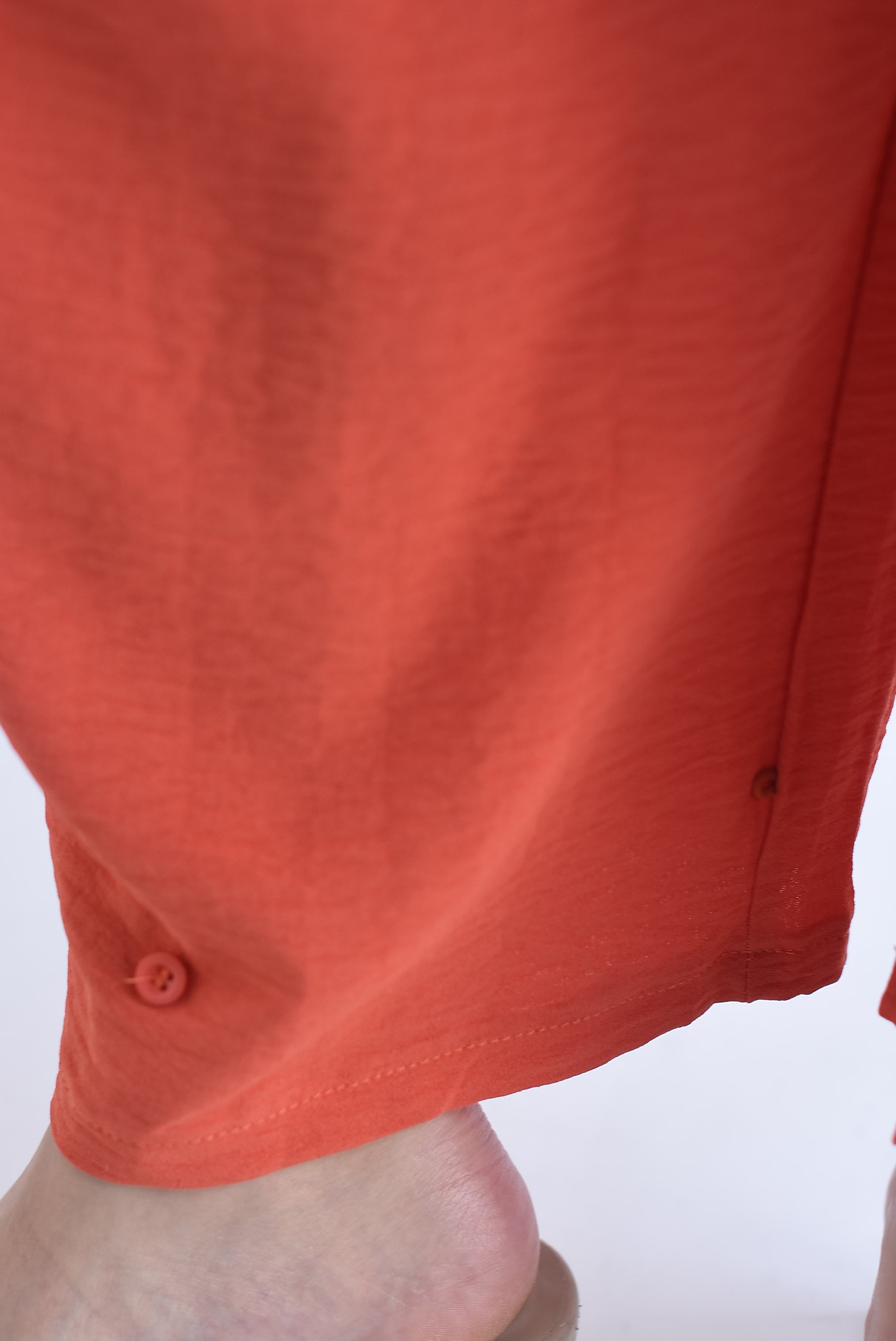 Pantalón globo tobillo botón