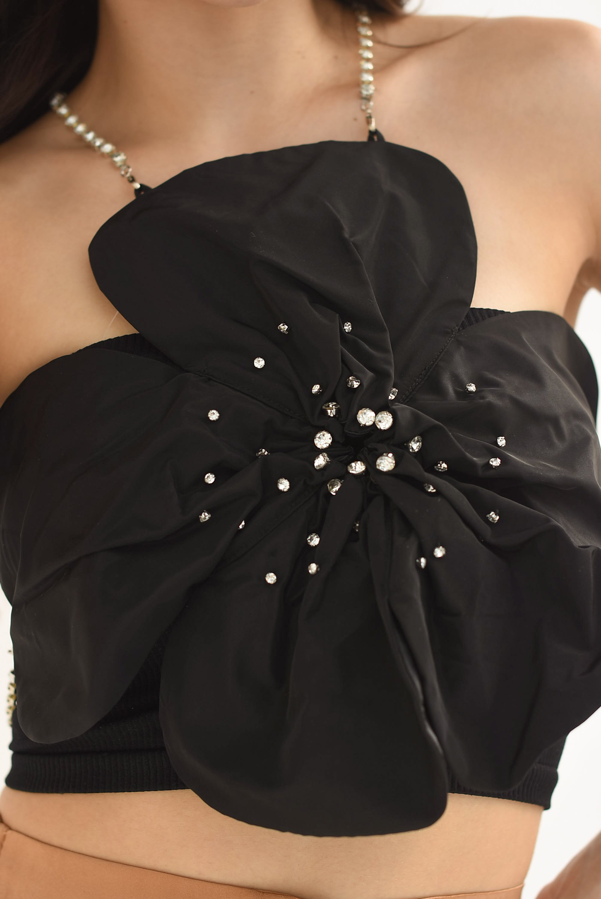 Top Flor con brillos Negra