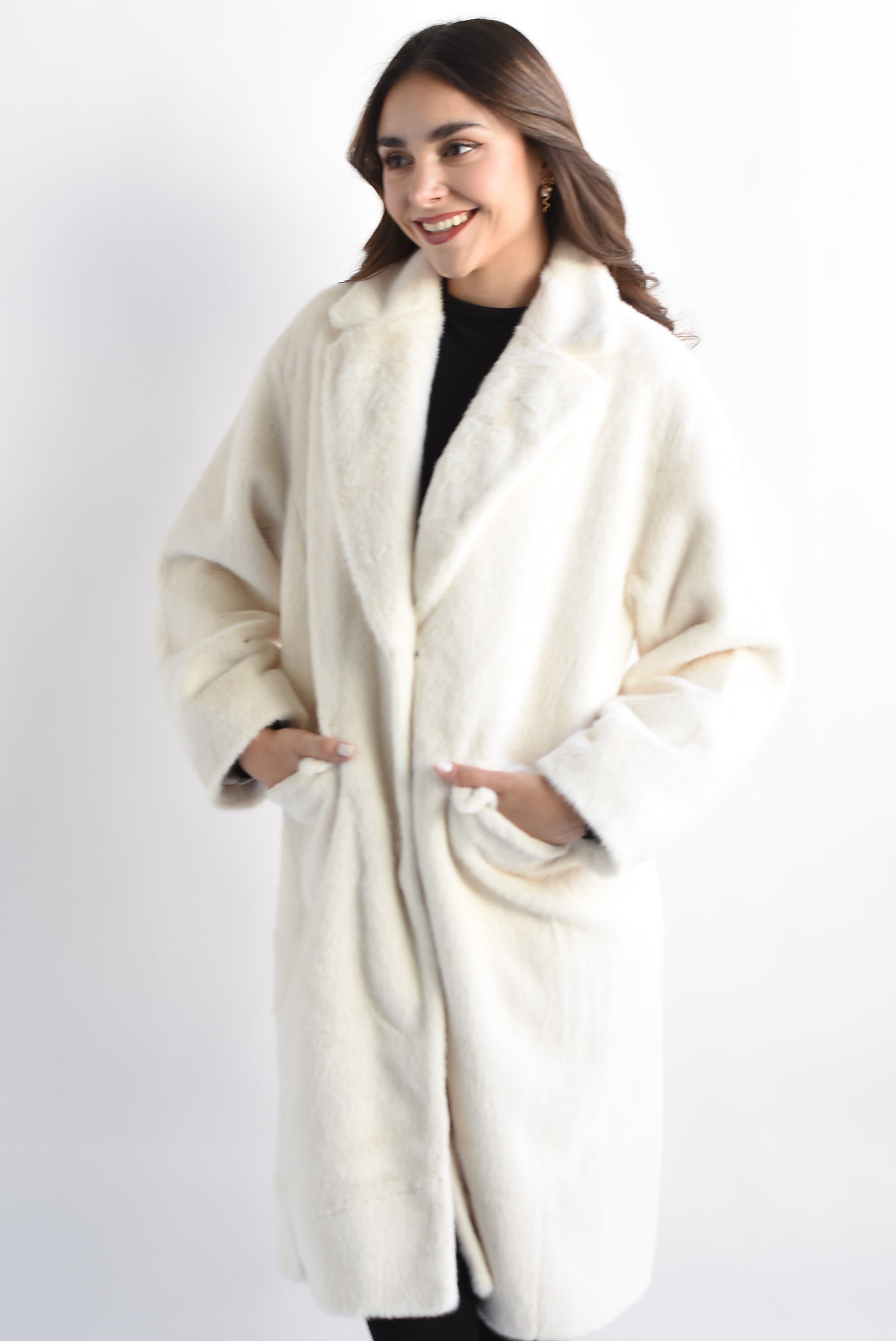 Abrigo largo pelo corto Ivory