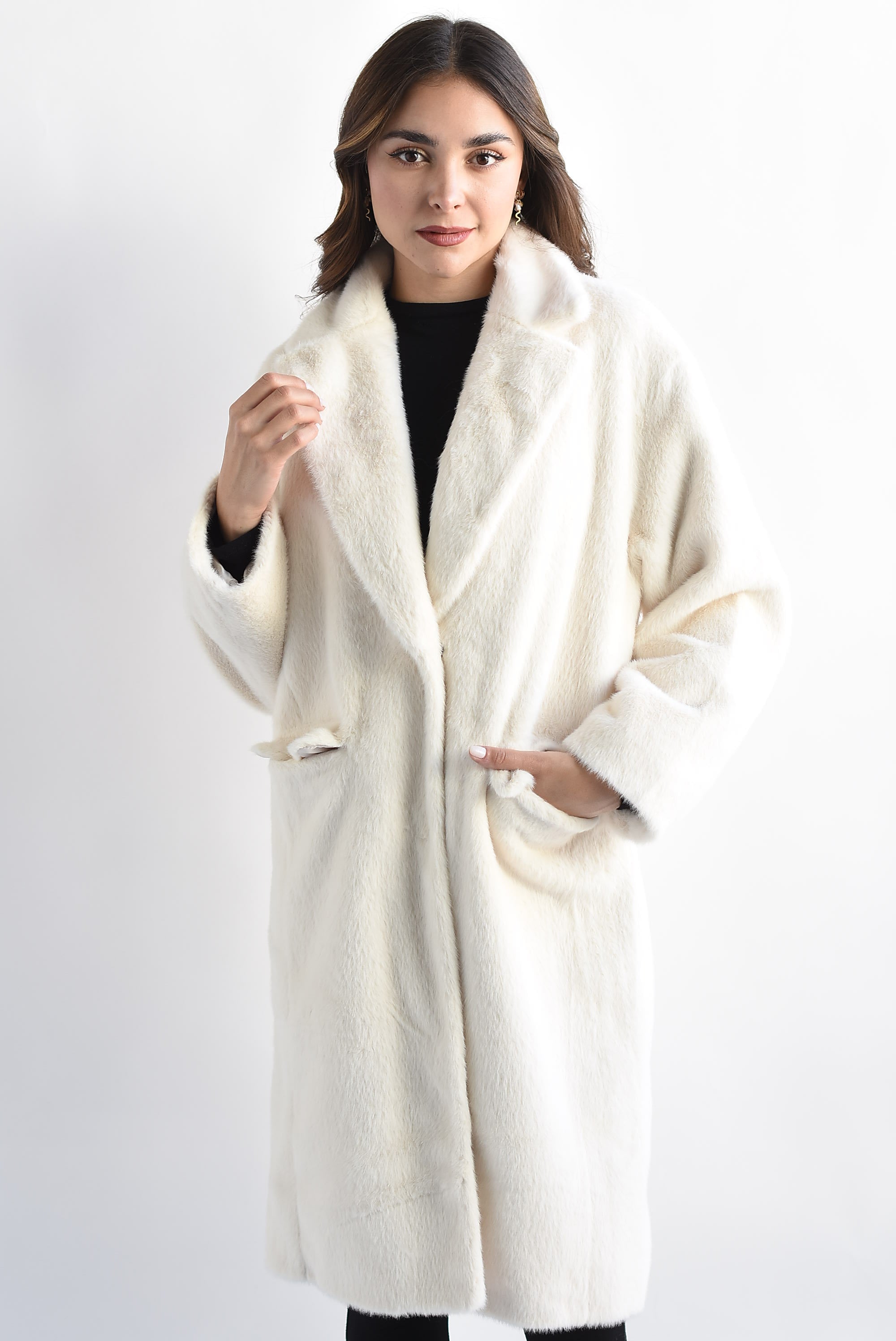 Abrigo largo pelo corto Ivory
