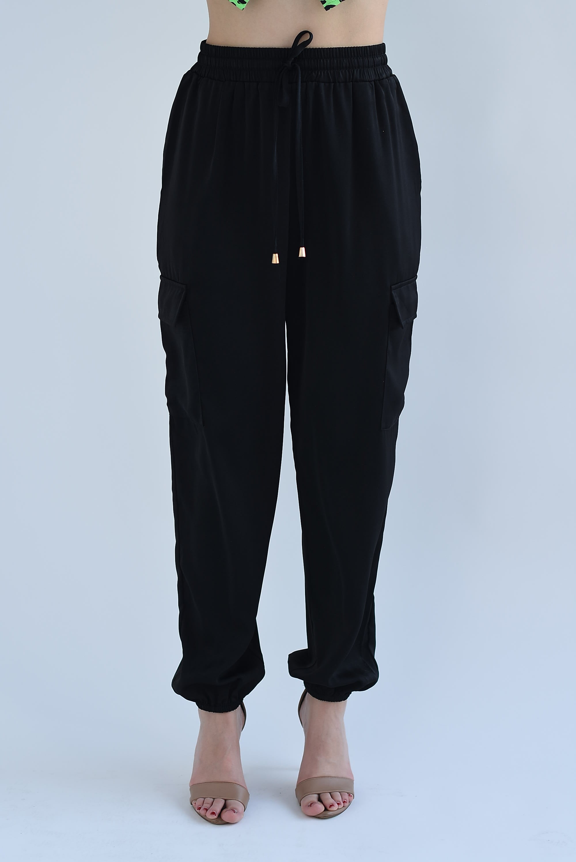 Jogger cargo satín Negro