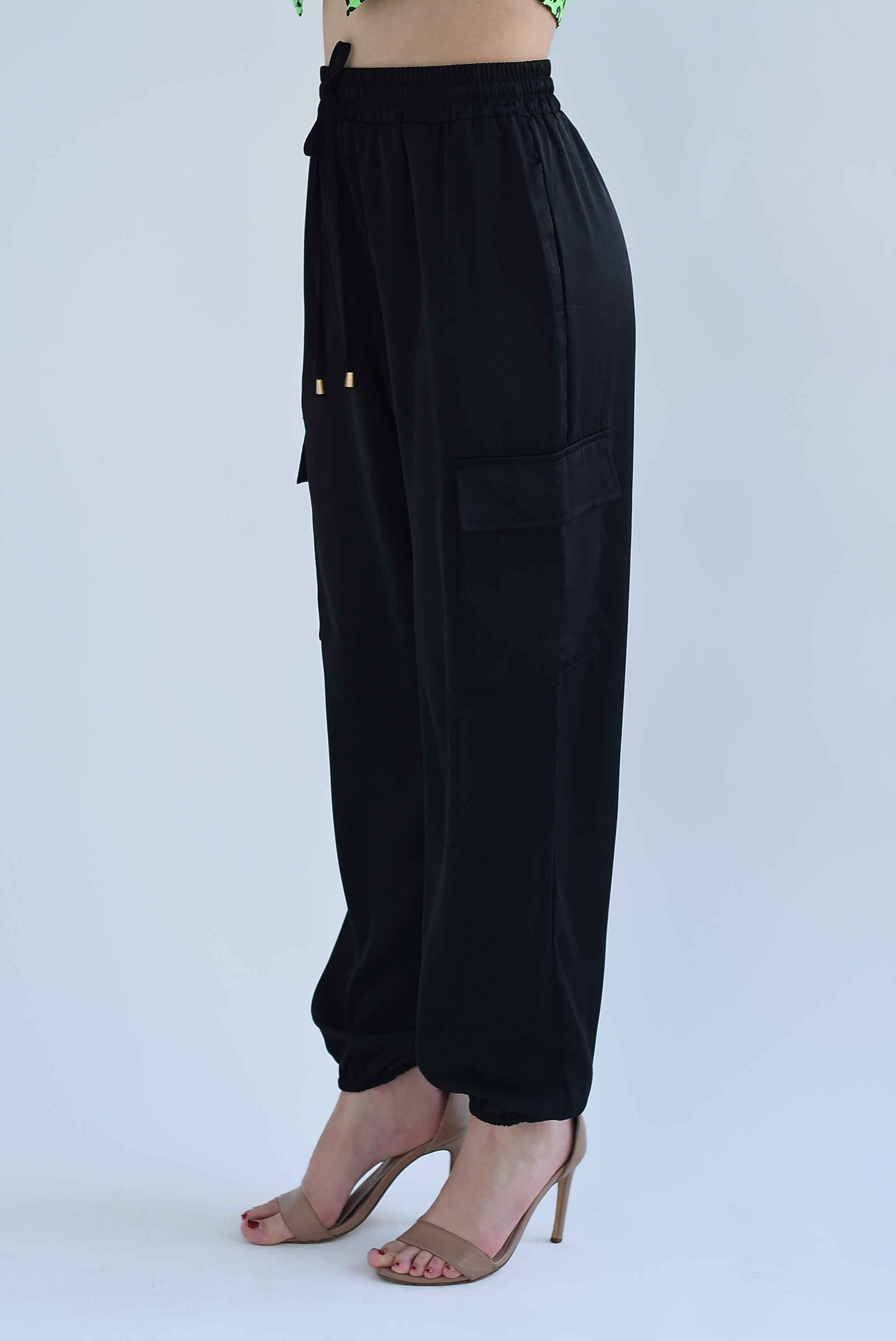 Jogger cargo satín Negro