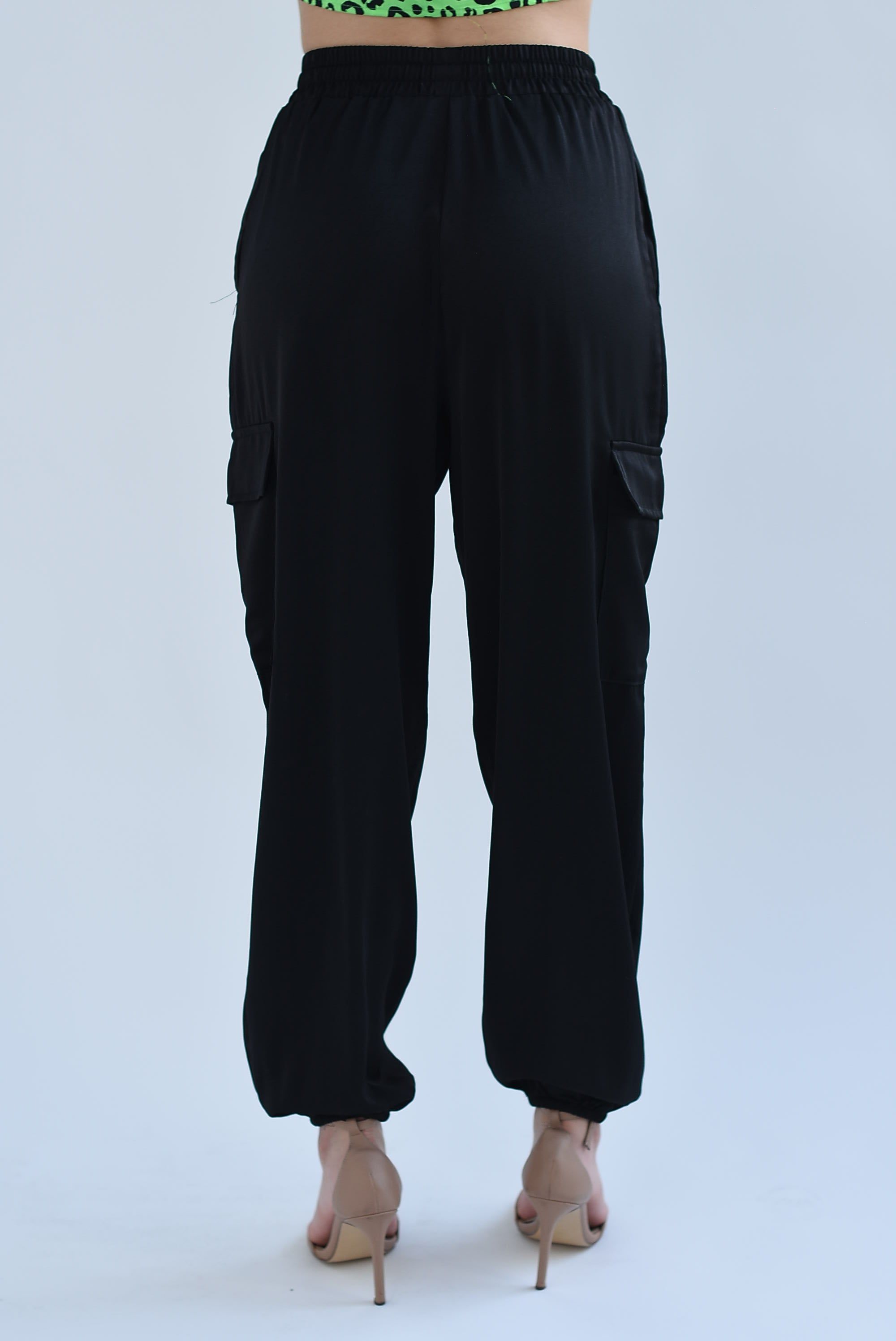 Jogger cargo satín Negro