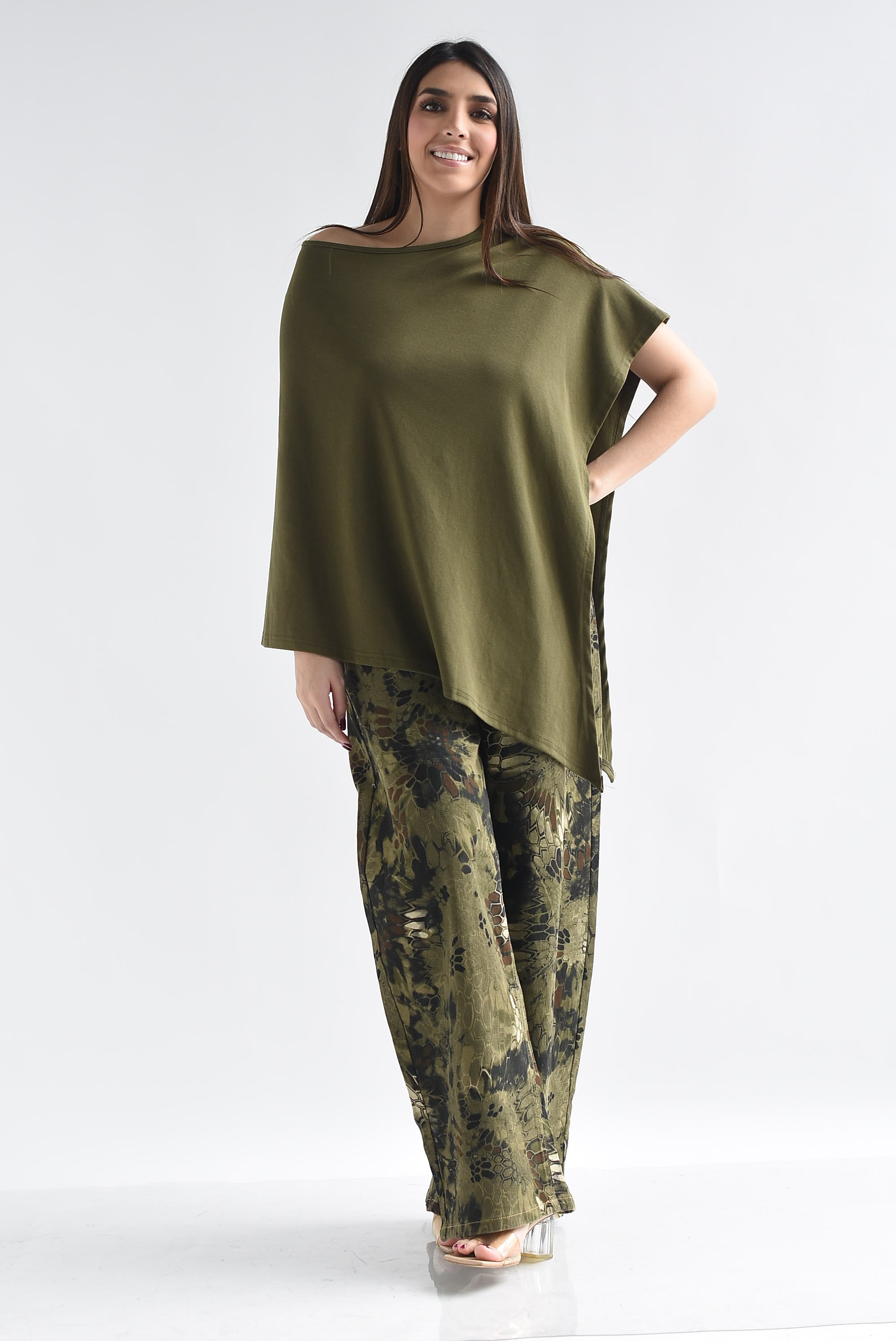 Capa tipo poncho asimétrica