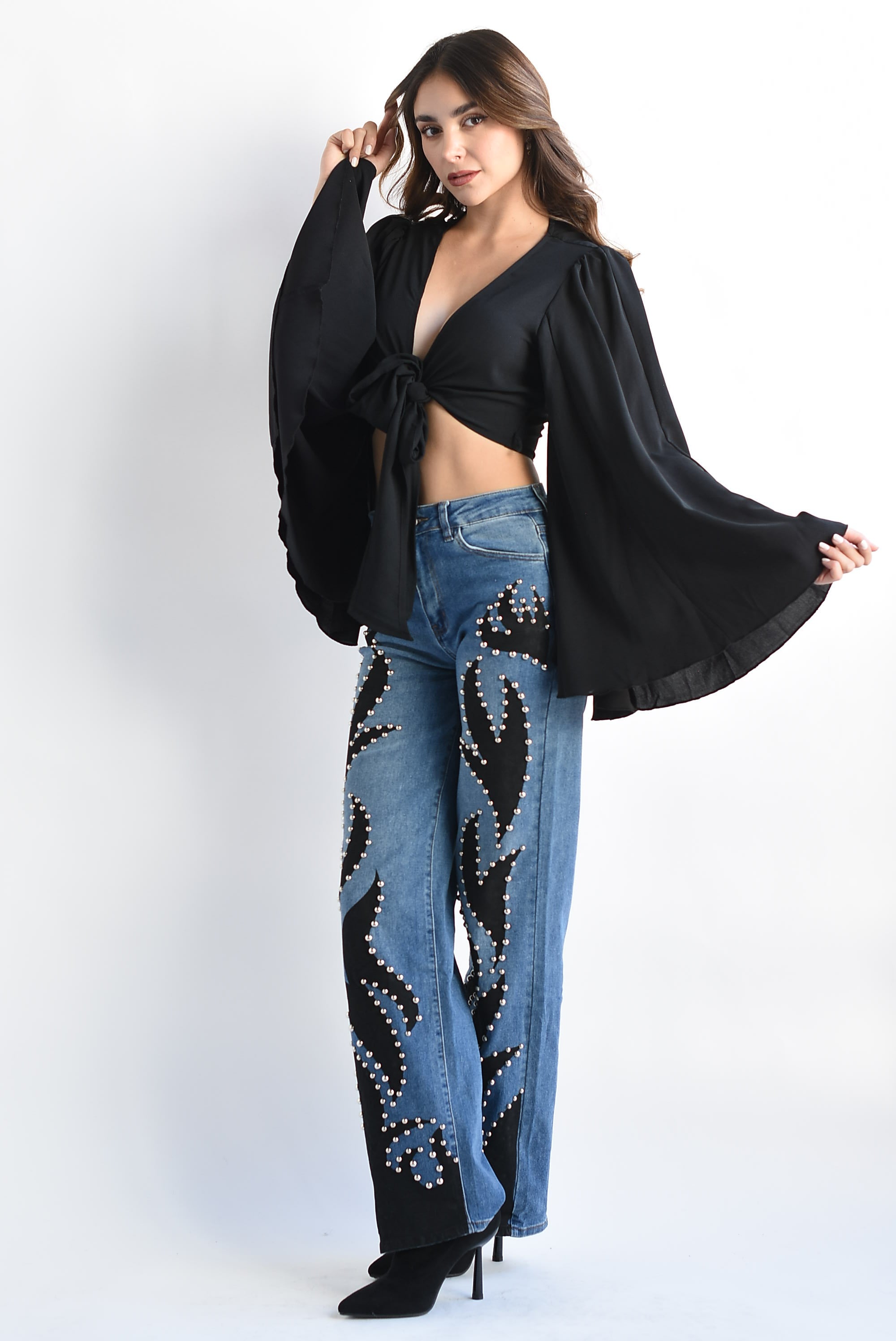 Blusa corta manga campana Negra