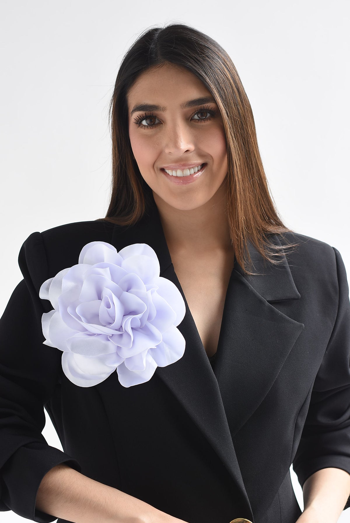 Broche flor satín