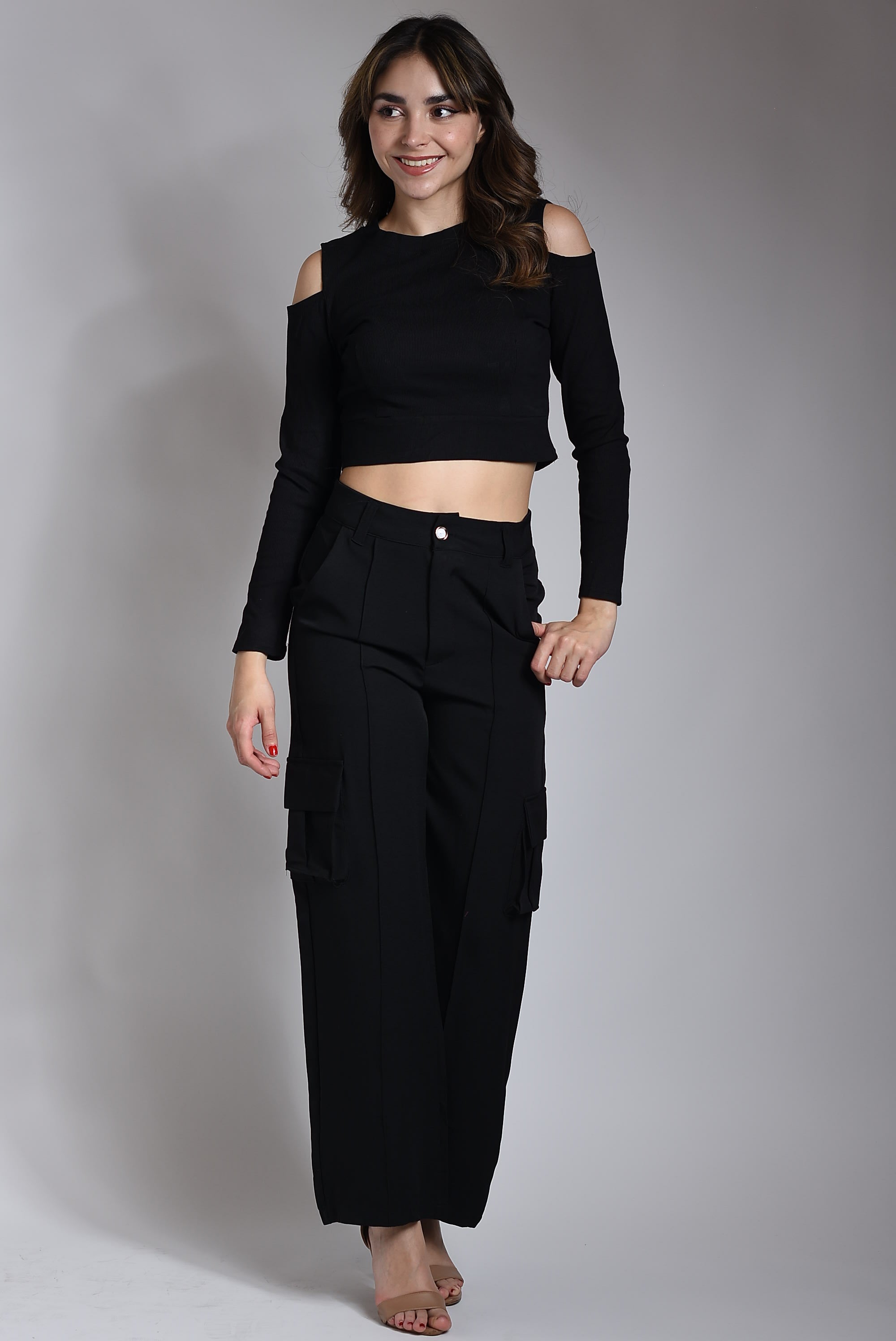 Set Pantalón cargo y Top Negro