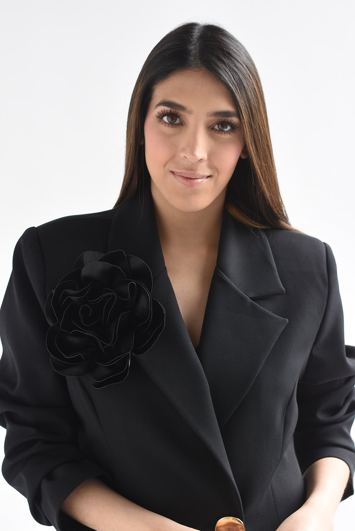 Broche flor satín