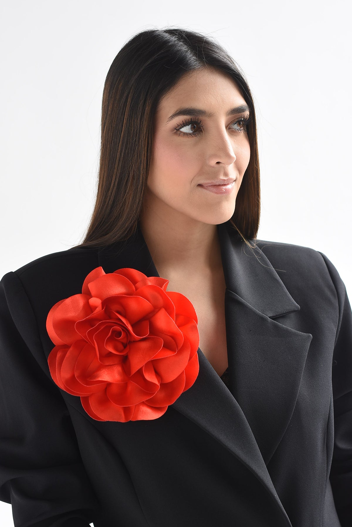 Broche flor satín