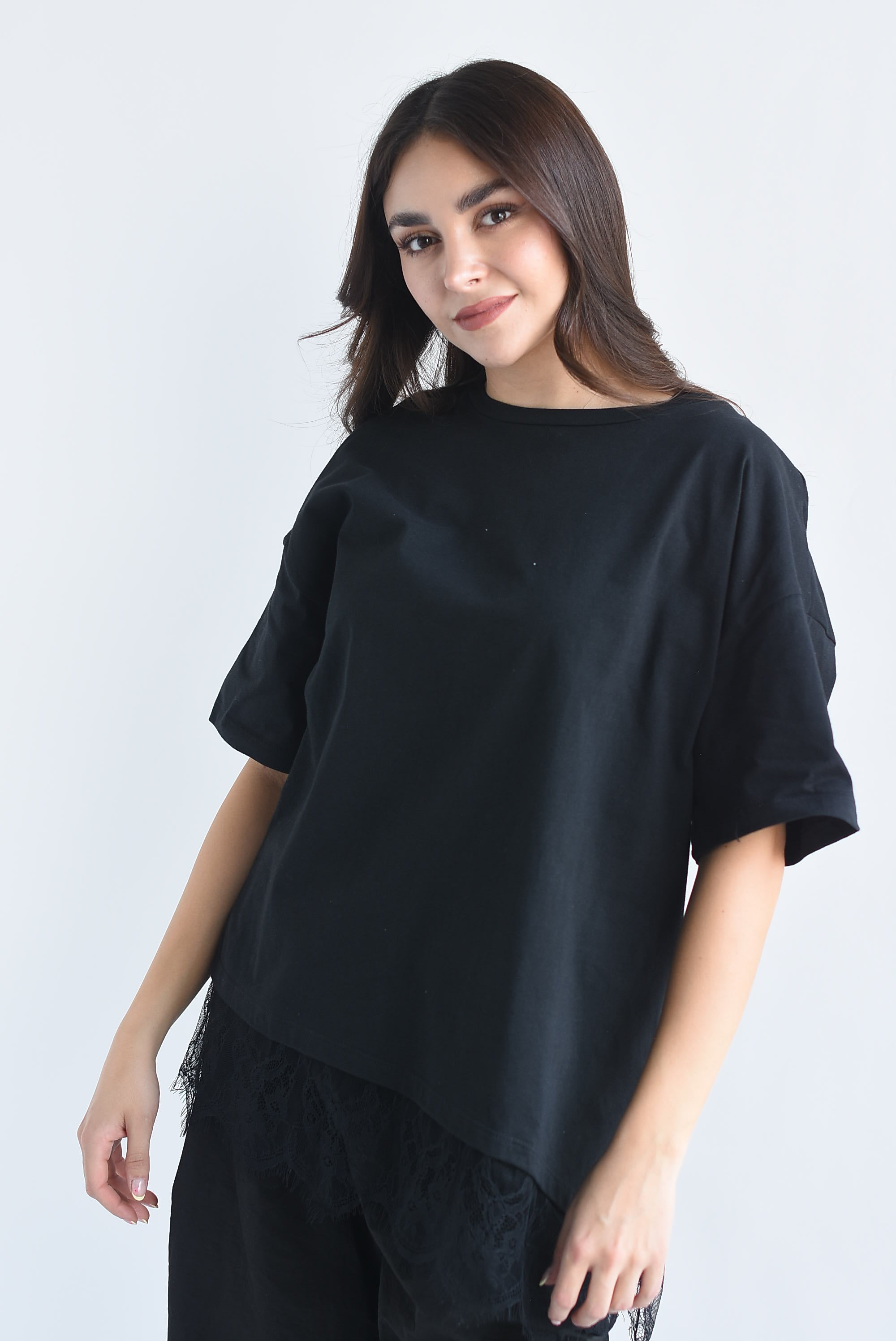 T-Shirt asimétrica tira encaje