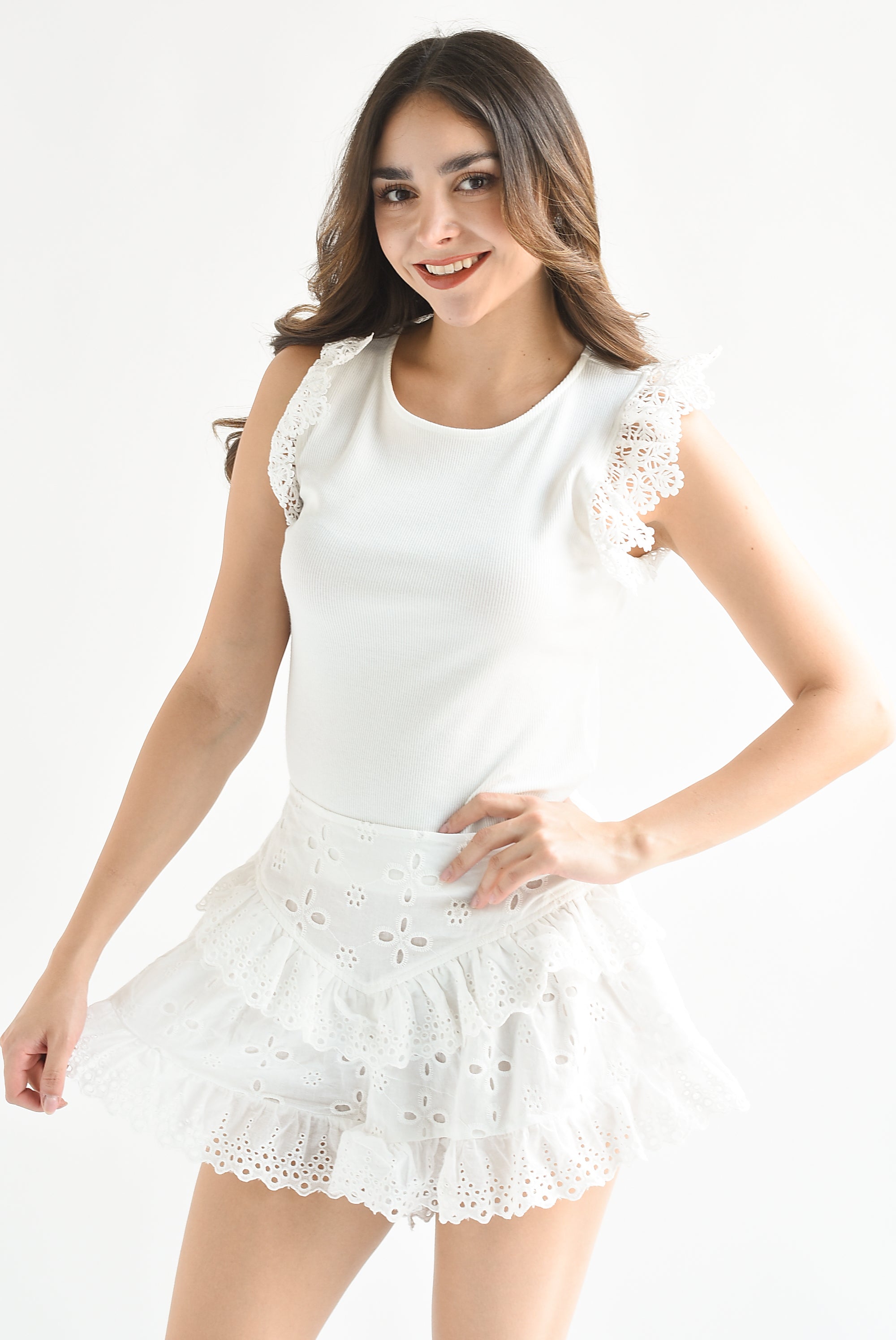 Short olanes tira bordada encaje Blanco