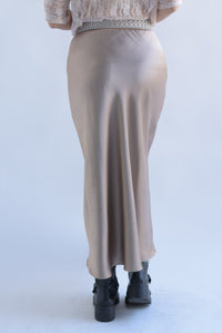 Fashion Styled Falda larga lencera Champagne