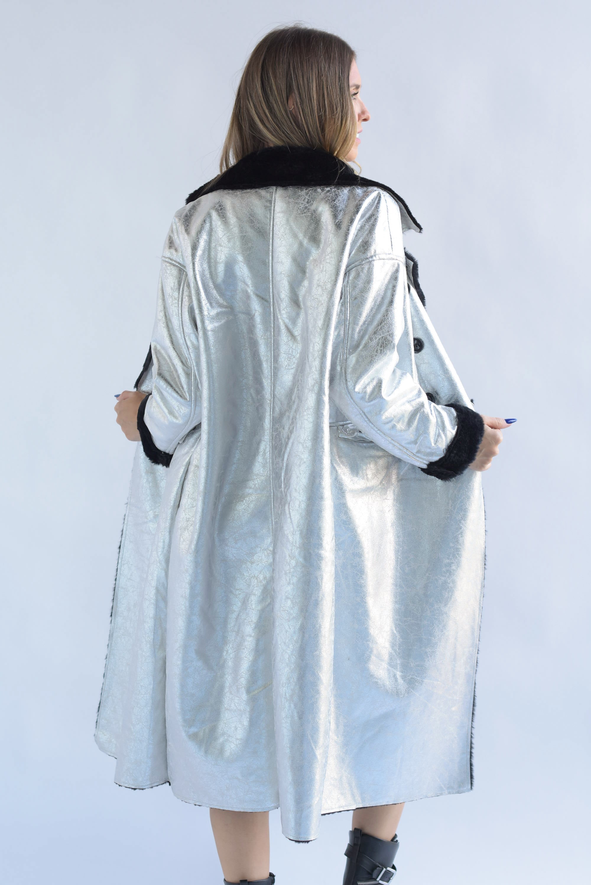 Abrigo foil peluche negro Plata