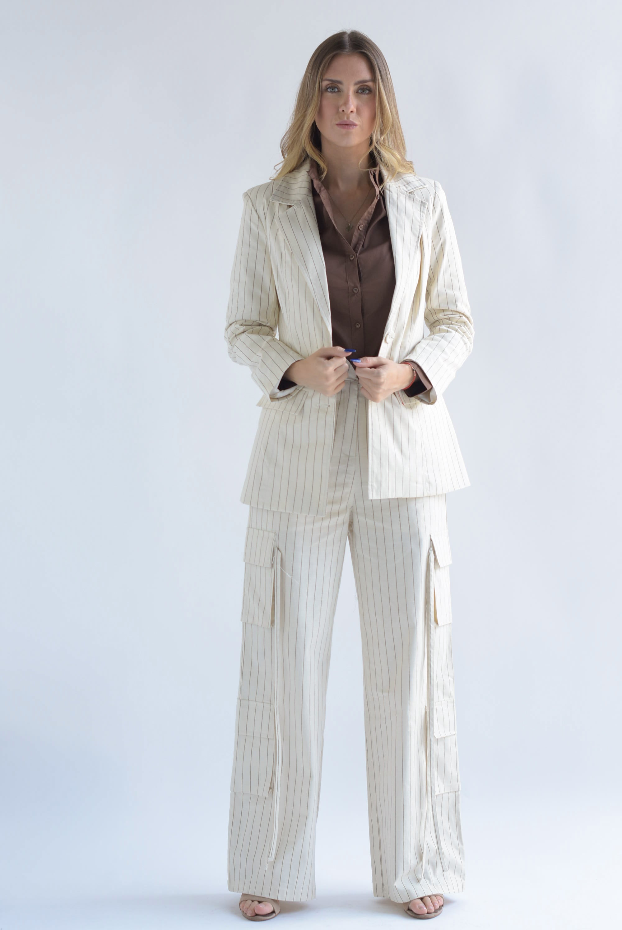 Set Pantalón Cargo y Blazer líneas Crudo