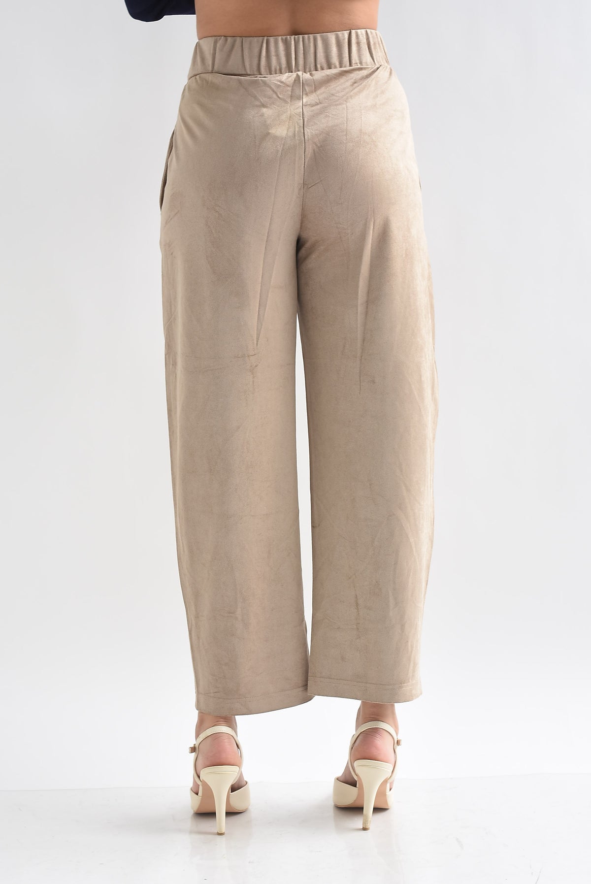 Pantalón barrel cinturón suede