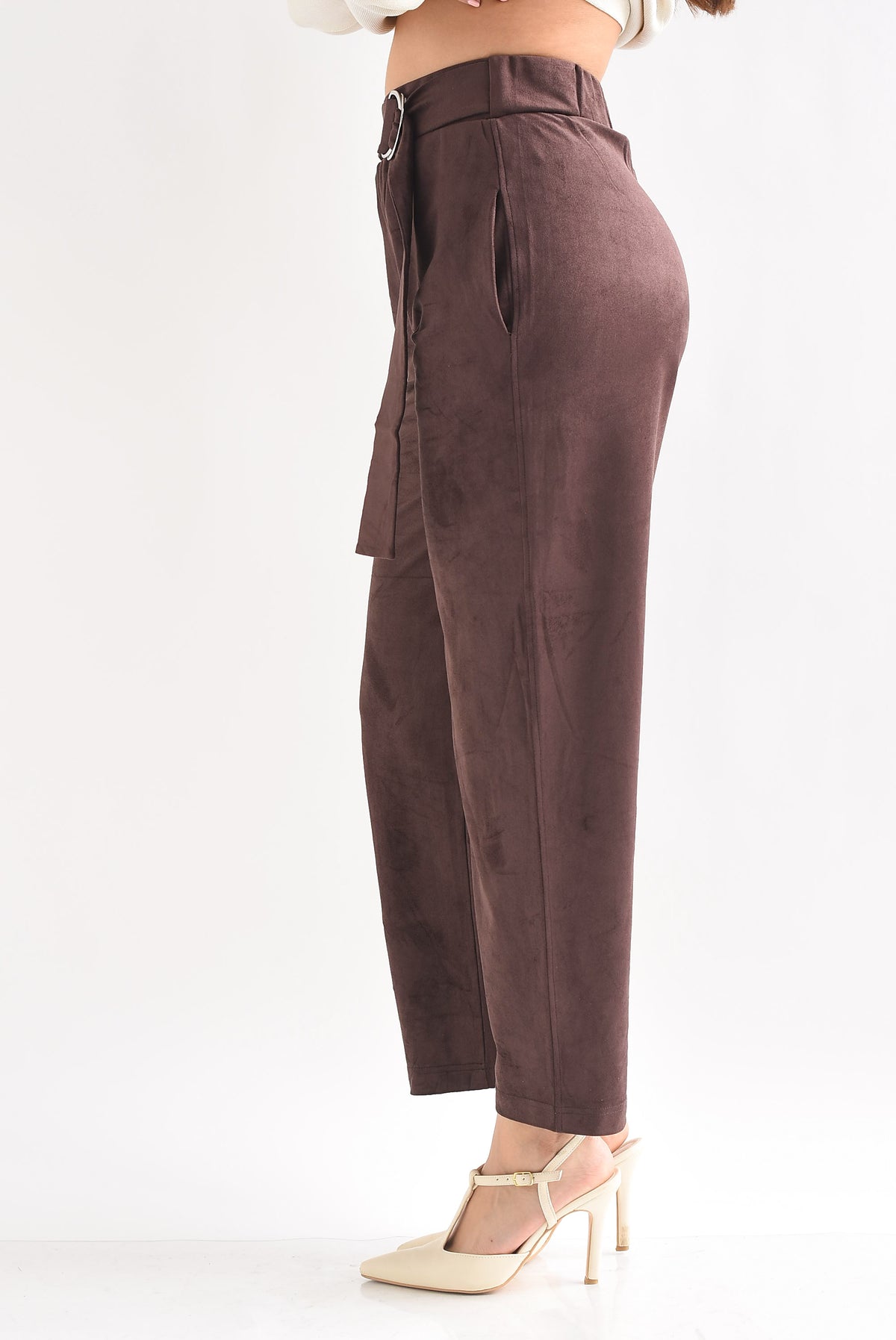 Pantalón barrel cinturón suede