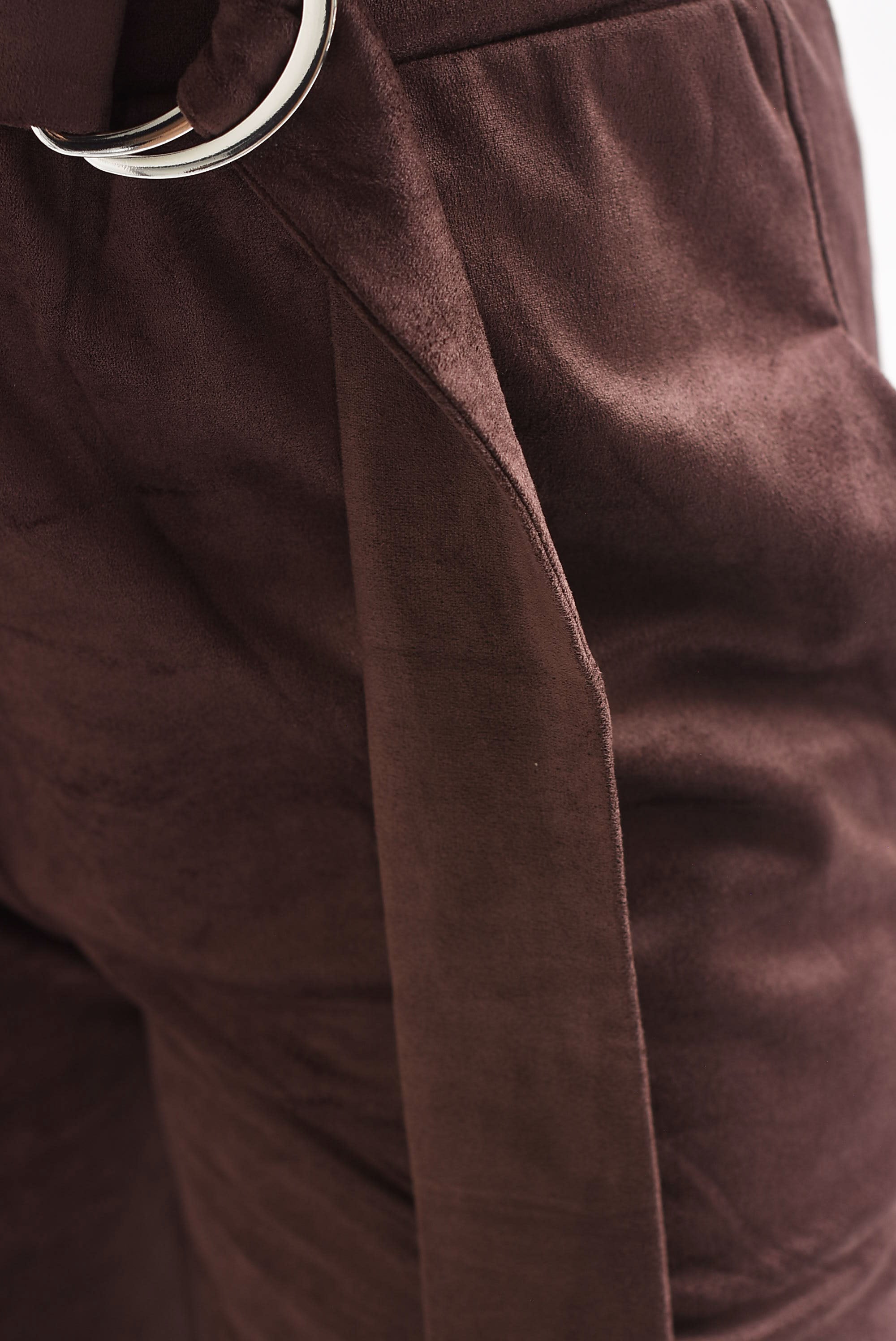 Pantalón barrel cinturón suede