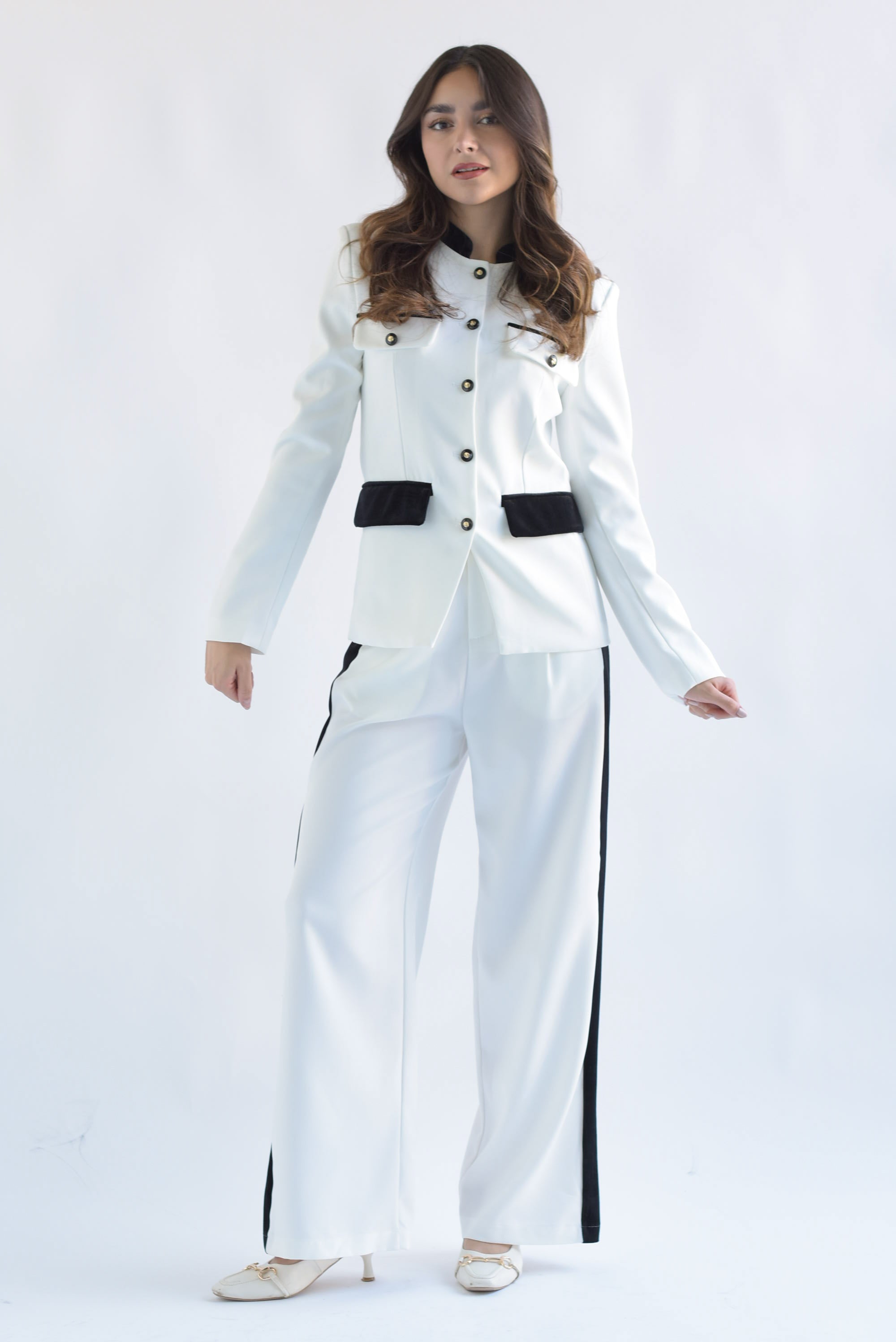 Set Pantalón y Blazer militar Blanco con Negro