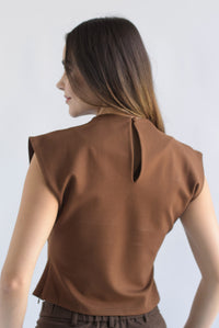 Fashion Styled Blusa pinzas hombros Espresso