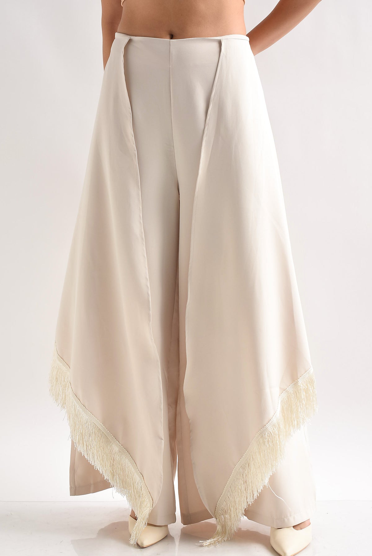 Pantalón cauda flecos