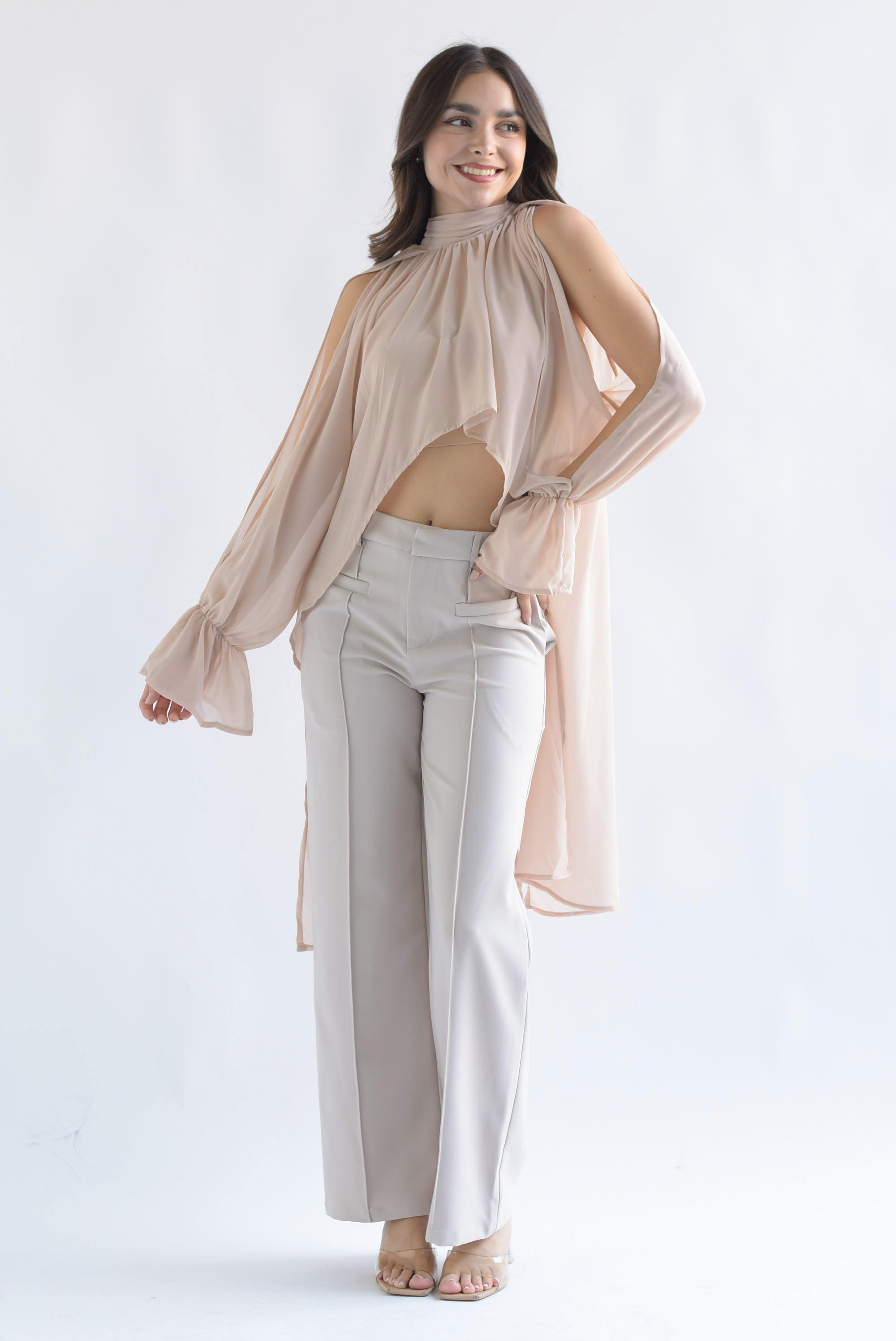 Pantalón de vestir costuras y bolsillos Beige