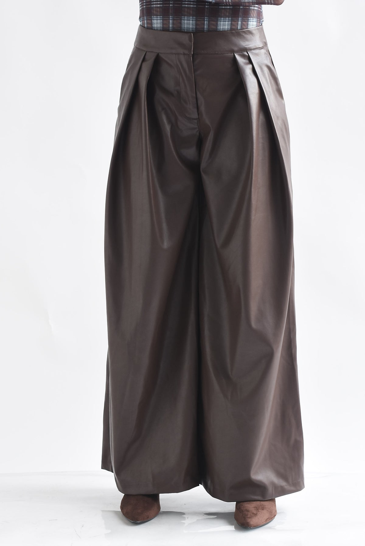 Pantalón vinipiel wide leg pinzas