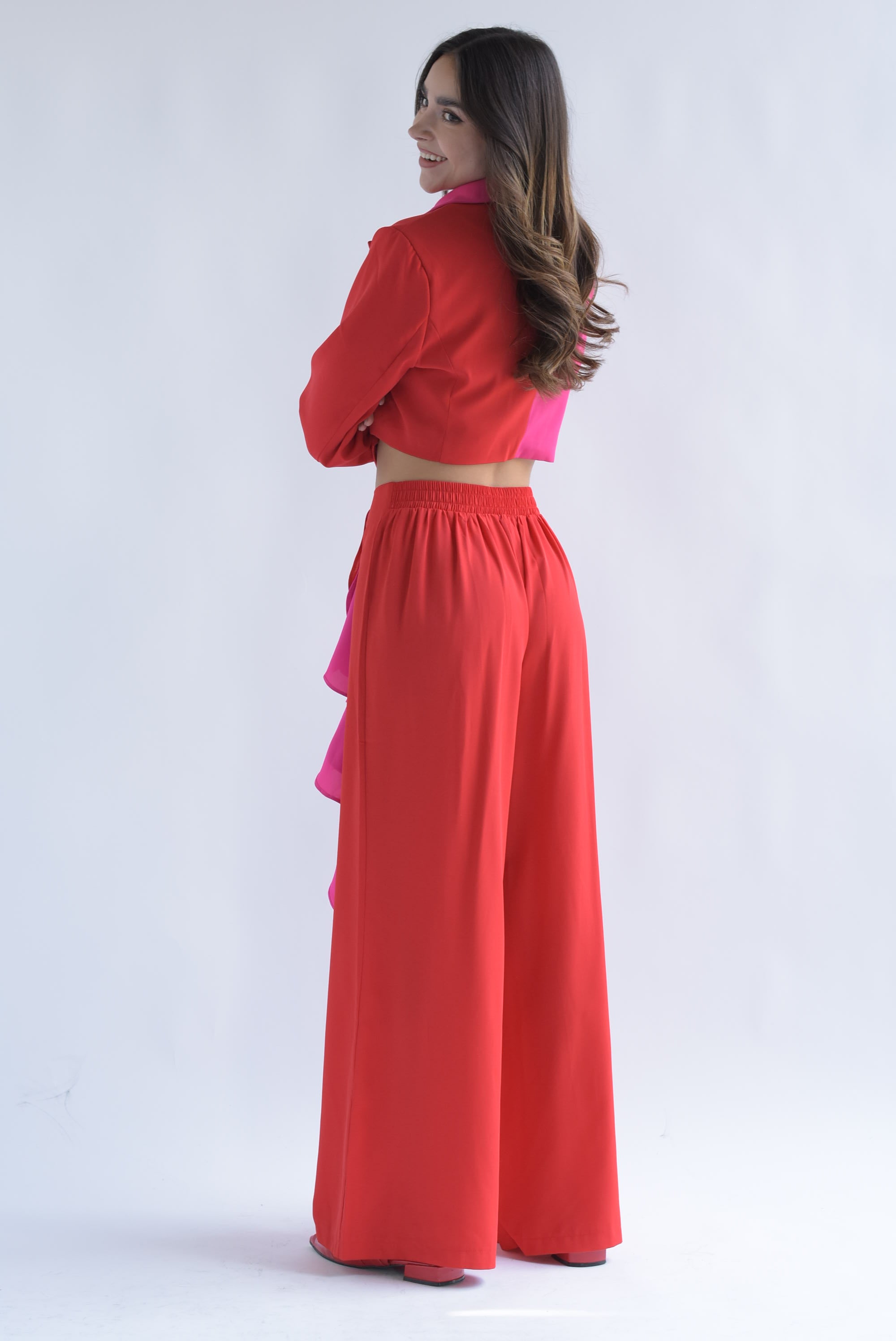 Set Pantalón olán y Blazer crop Fiusha con Rojo