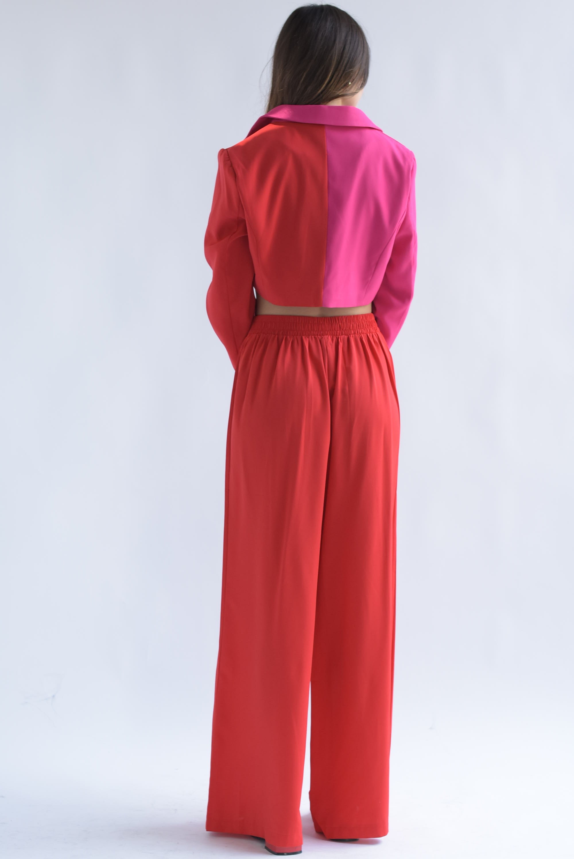 Set Pantalón olán y Blazer crop Fiusha con Rojo