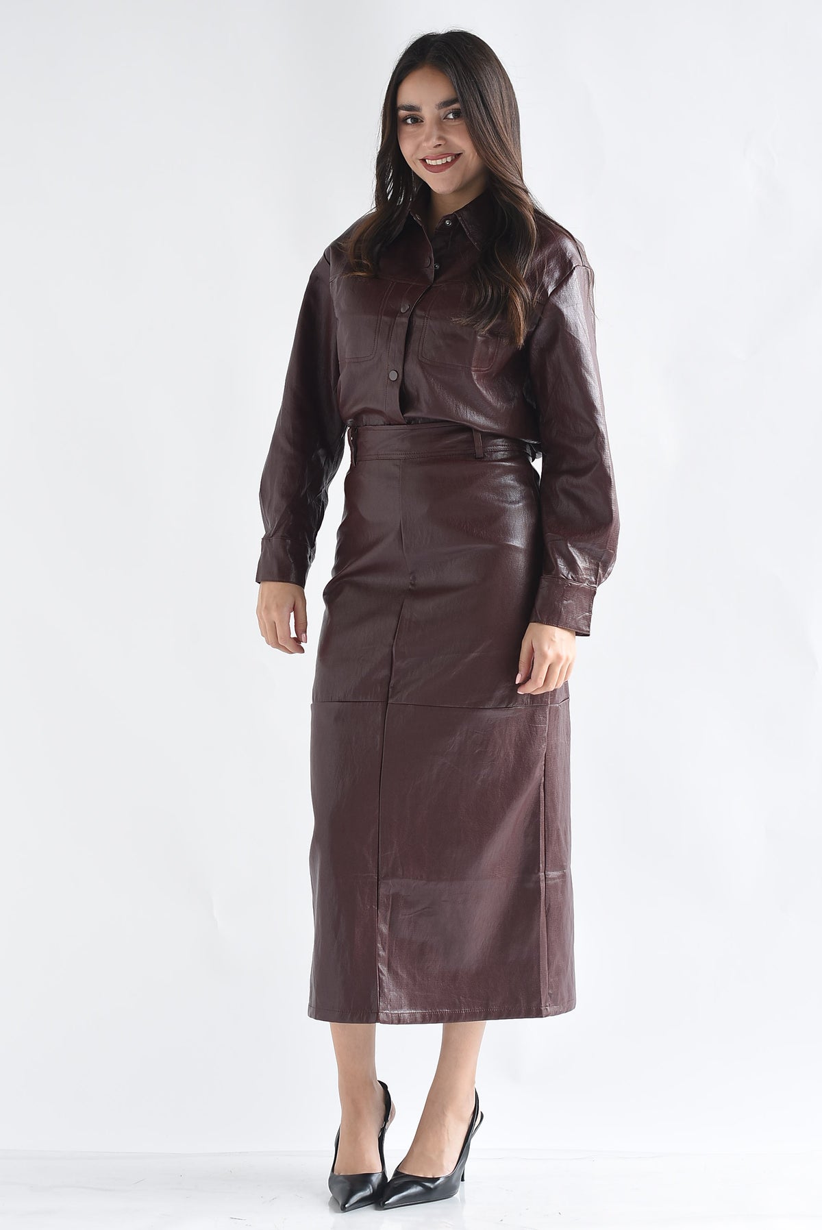 Set Falda lápiz y Shacket vinipiel